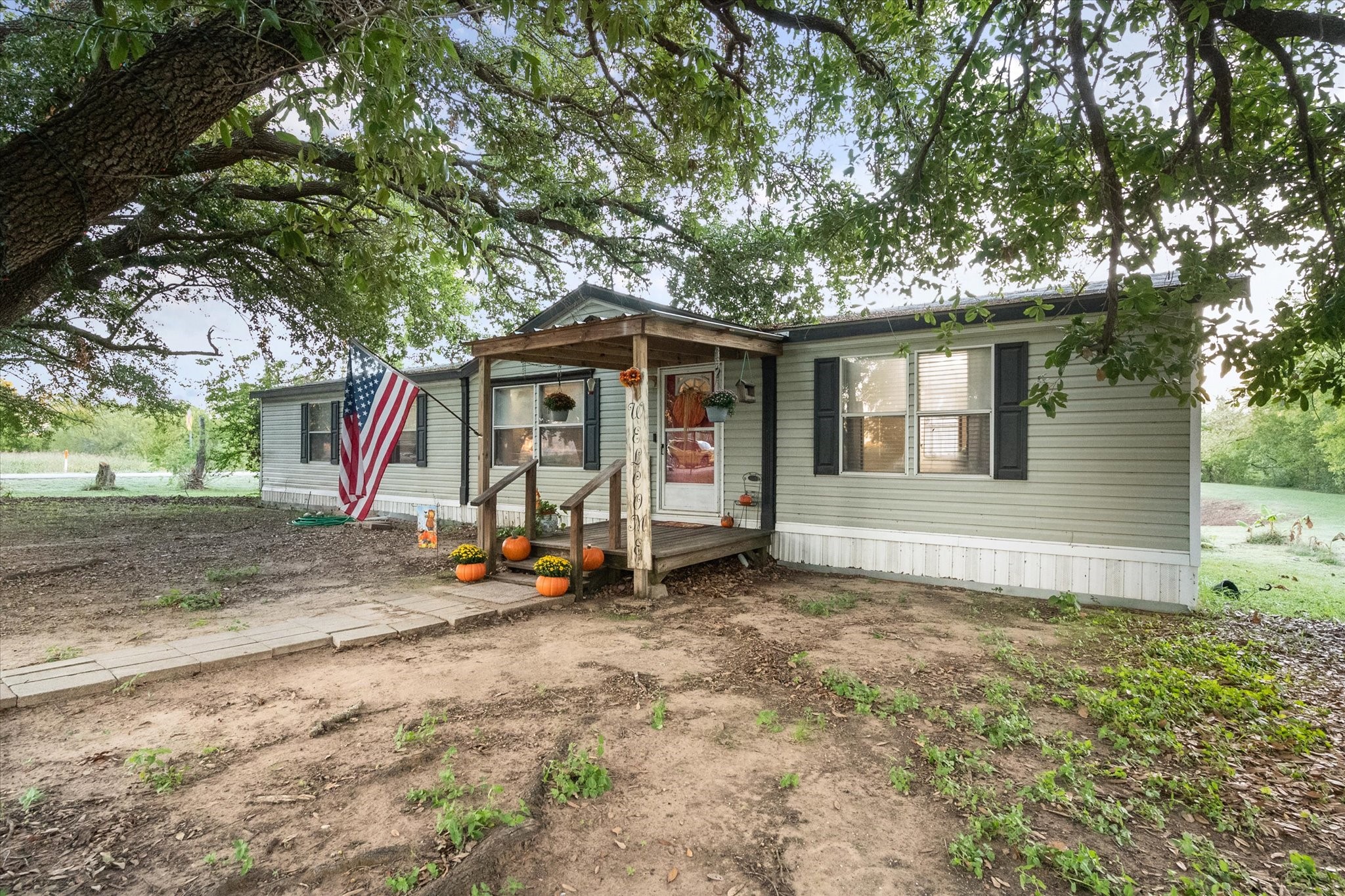 103 S Hogg Street