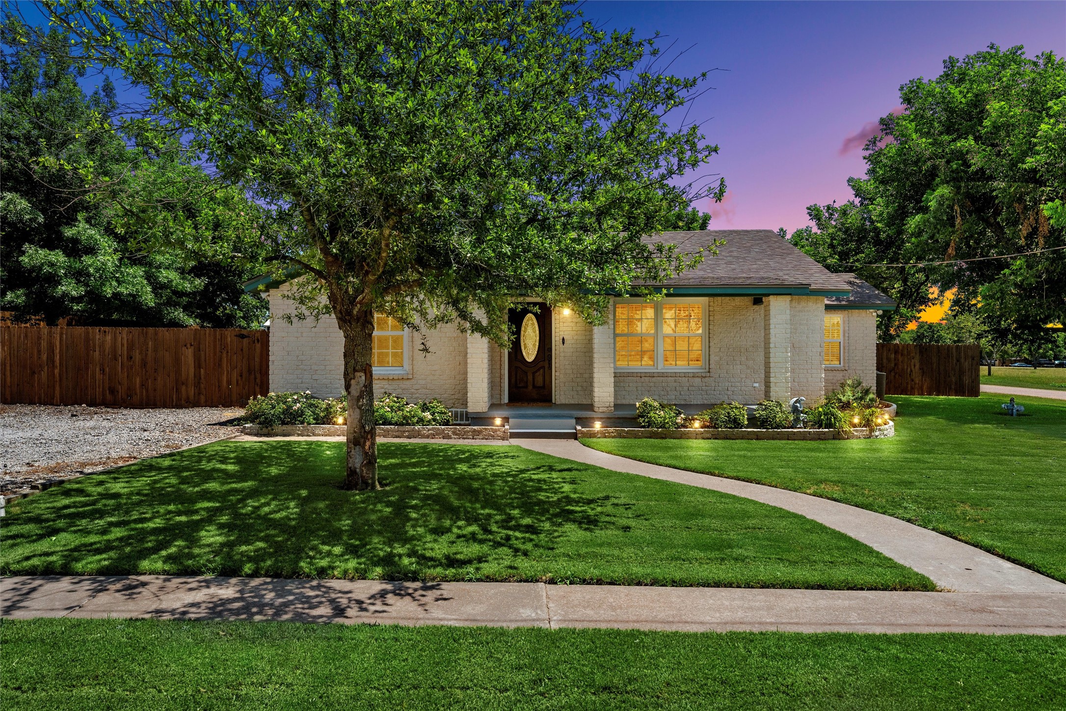 511 W Houston Street