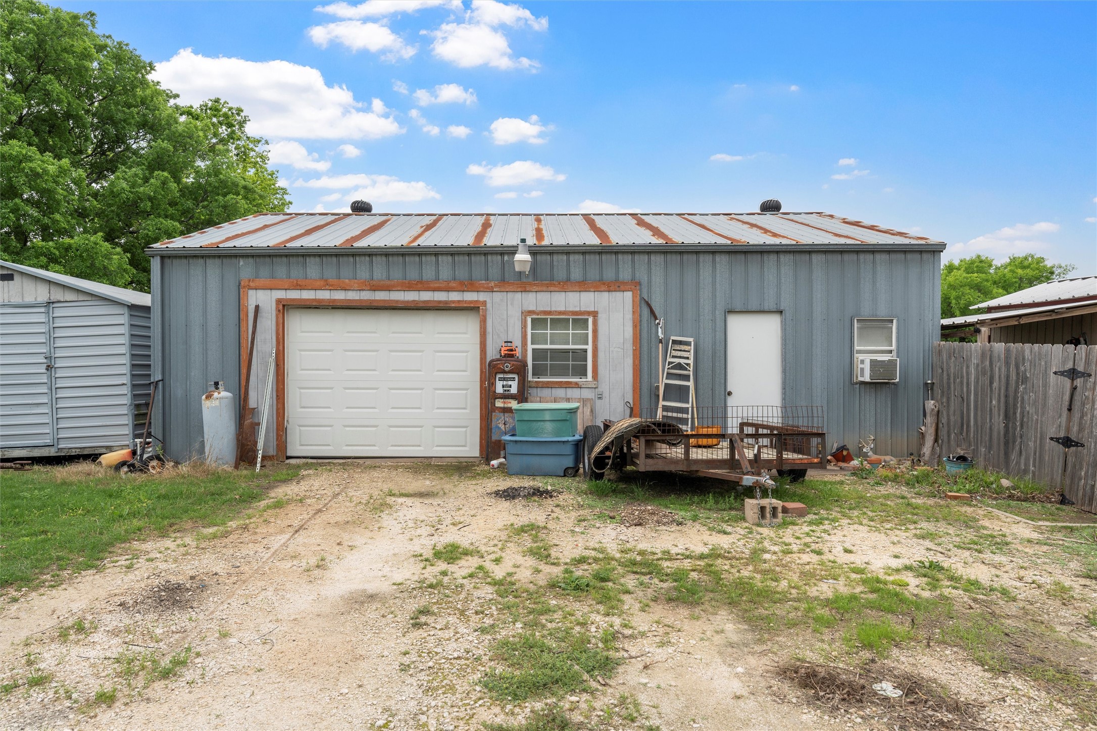 320 N Lincoln