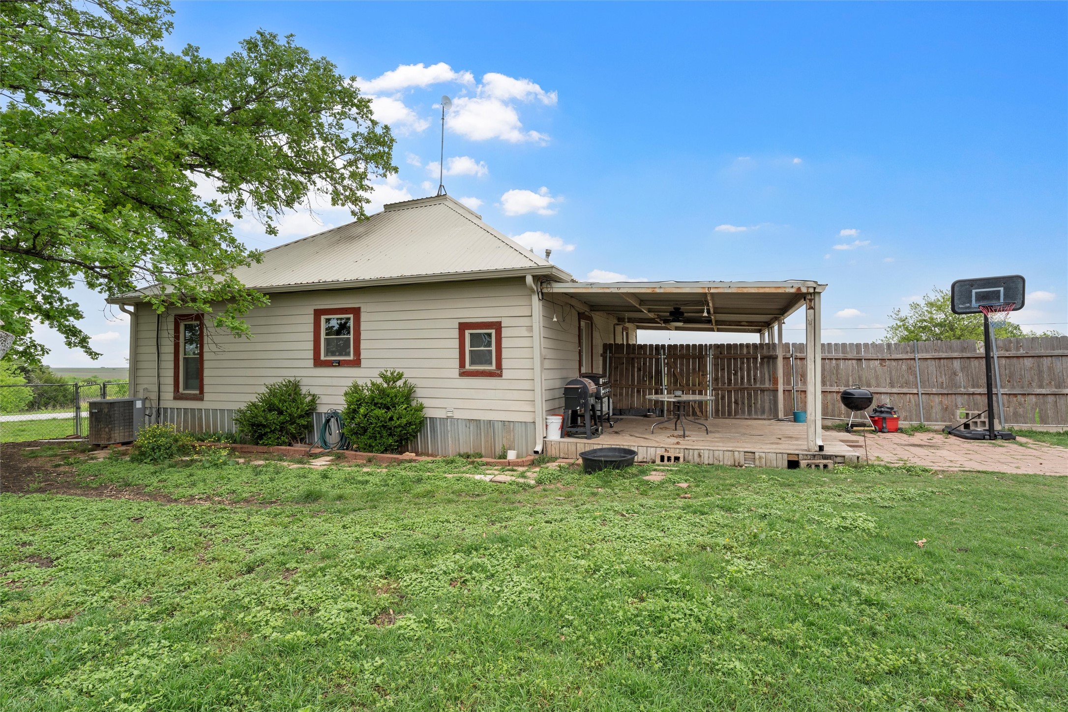 320 N Lincoln