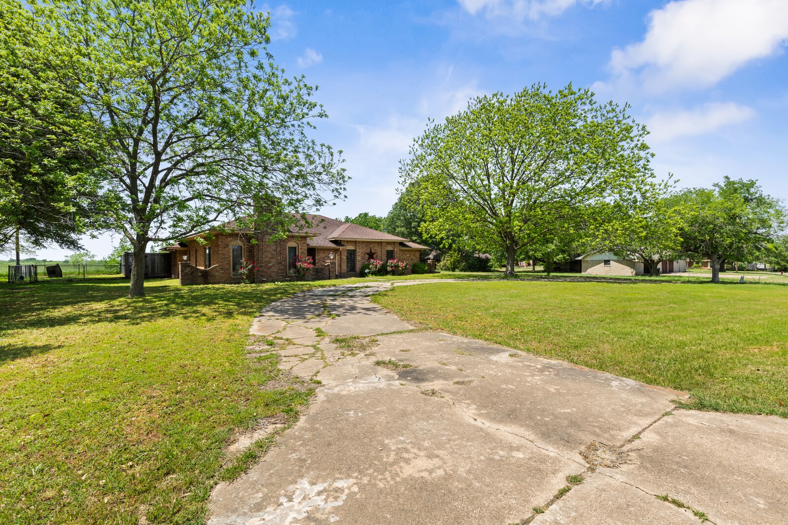 1502 Hinchliffe Road