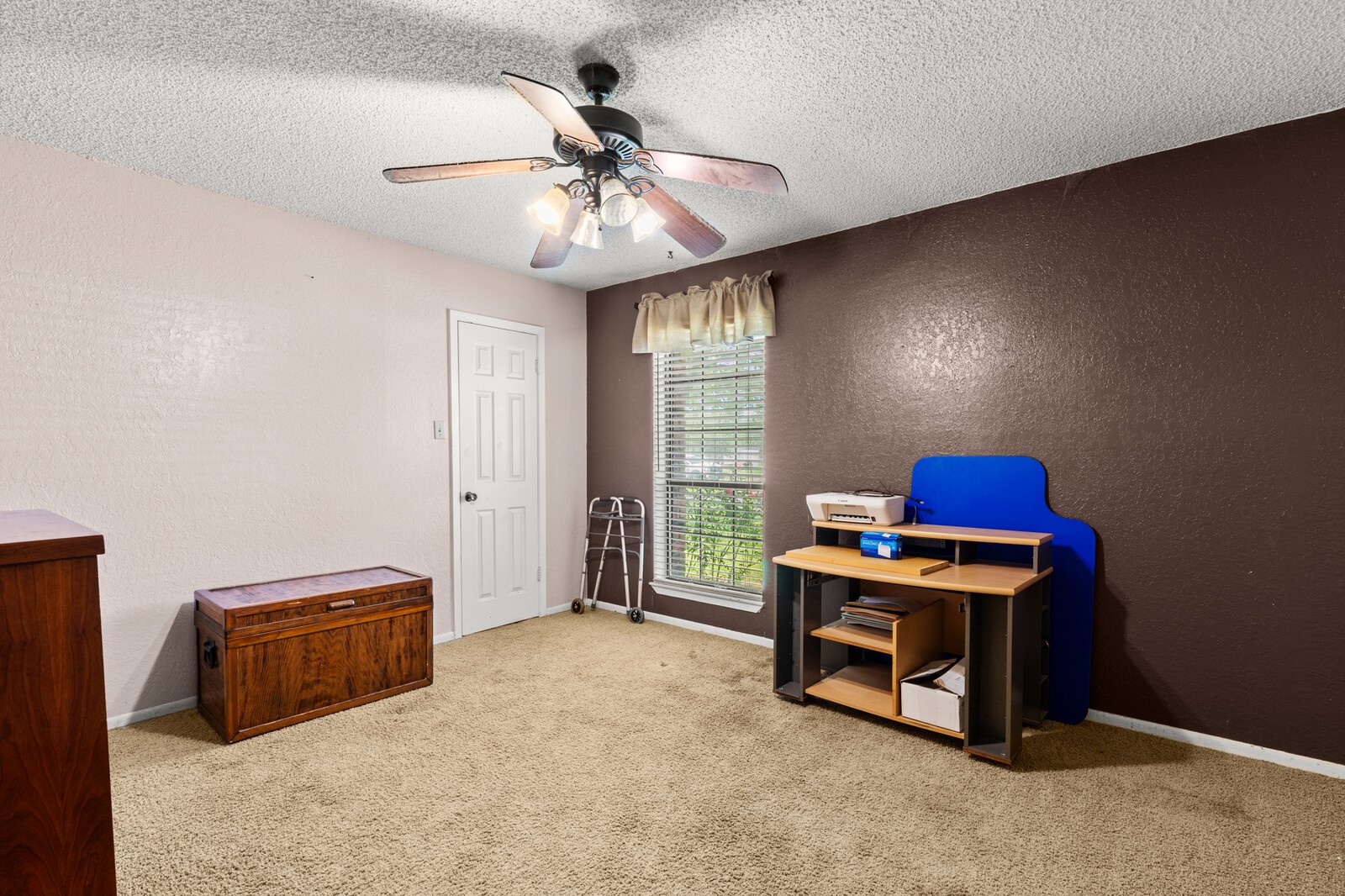 1502 Hinchliffe Road