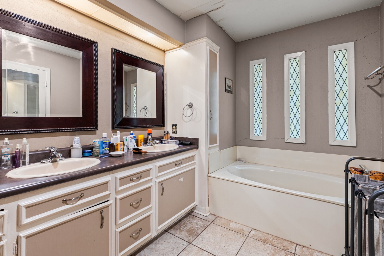 1502 Hinchliffe Road