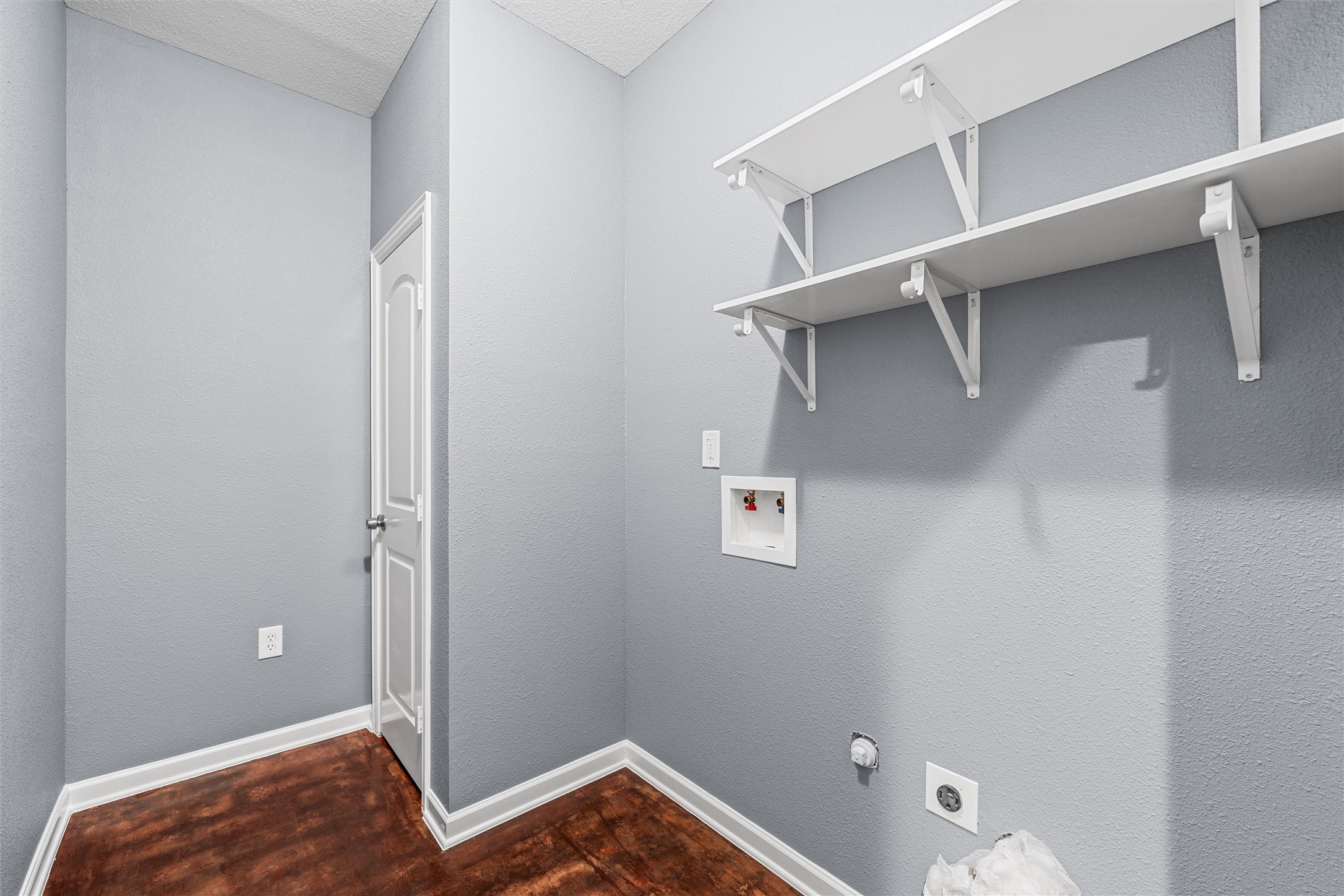 604 S Aquilla Street