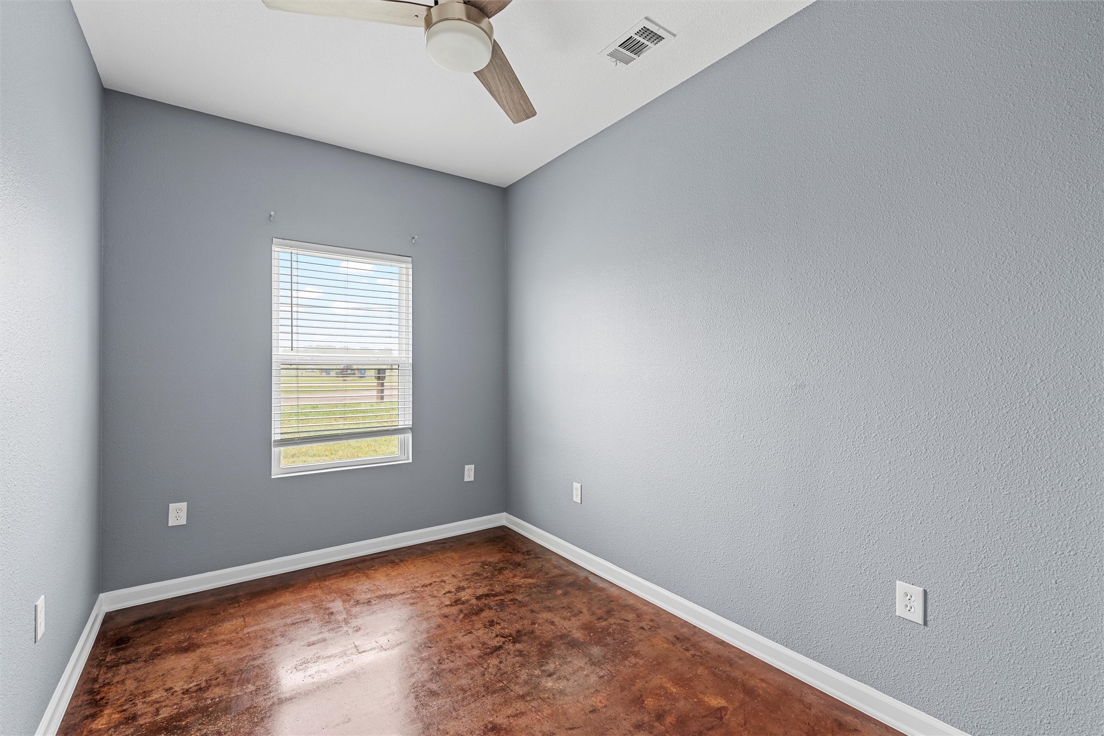 604 S Aquilla Street