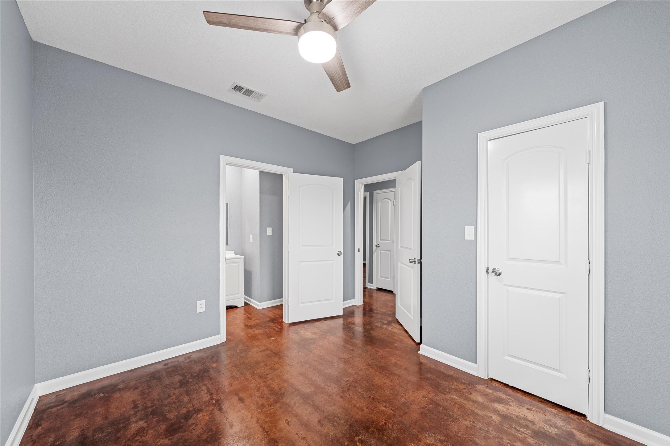 604 S Aquilla Street