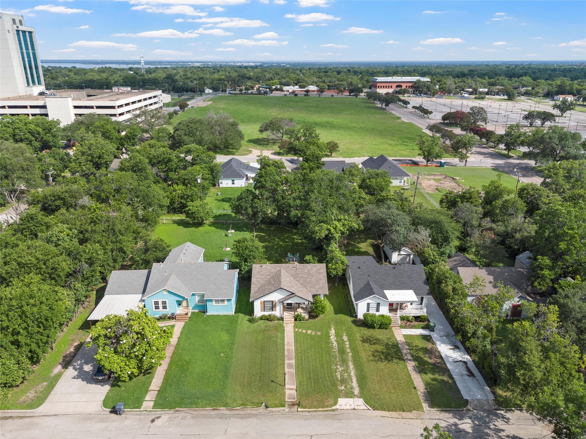 3017 Live Oak Avenue