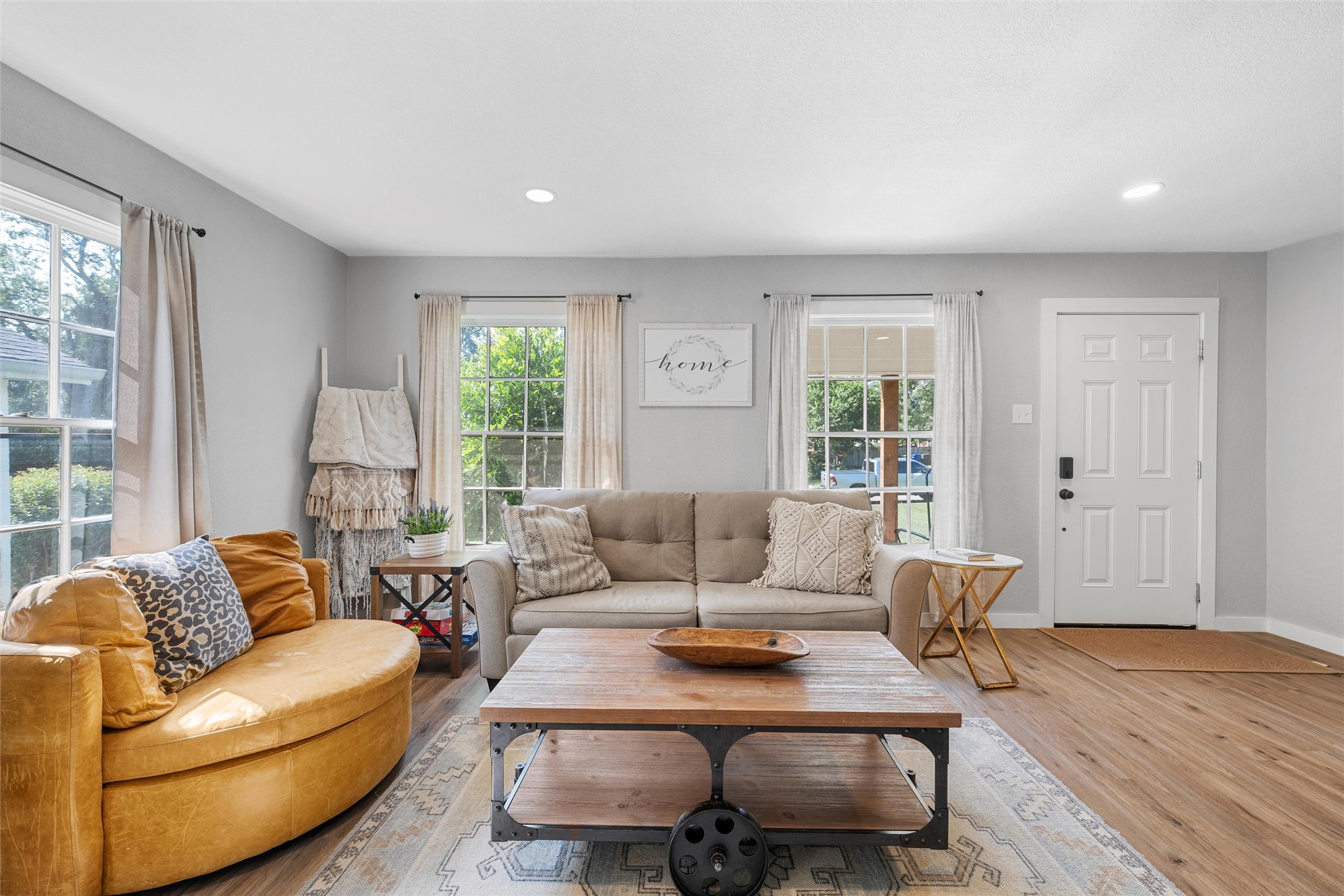 3017 Live Oak Avenue