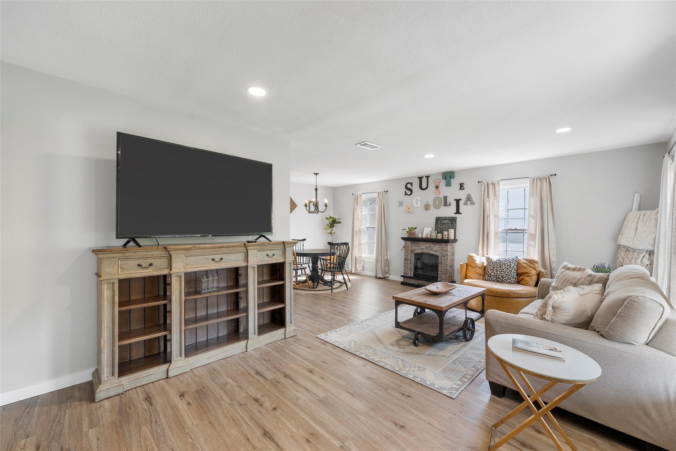 3017 Live Oak Avenue