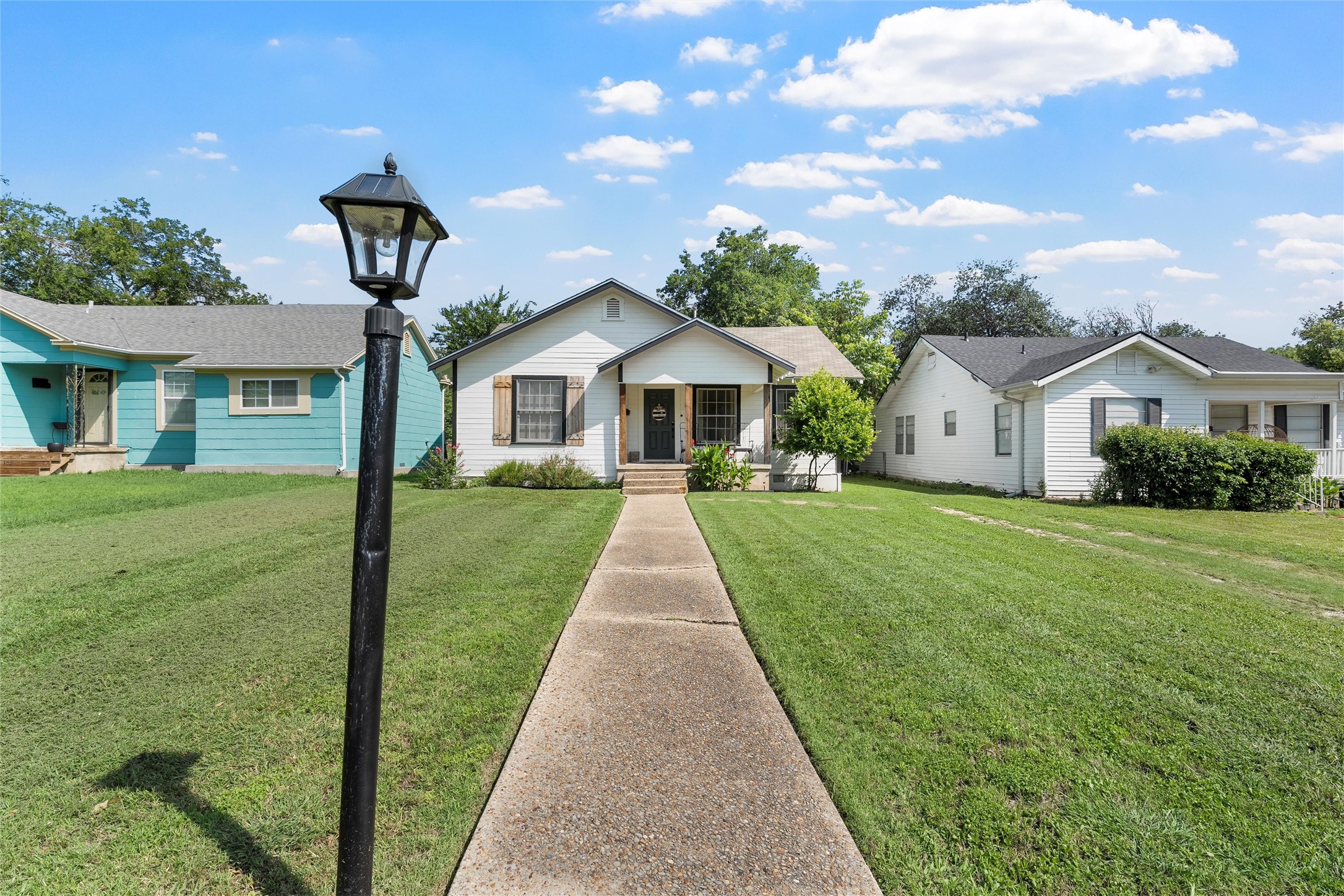 3017 Live Oak Avenue