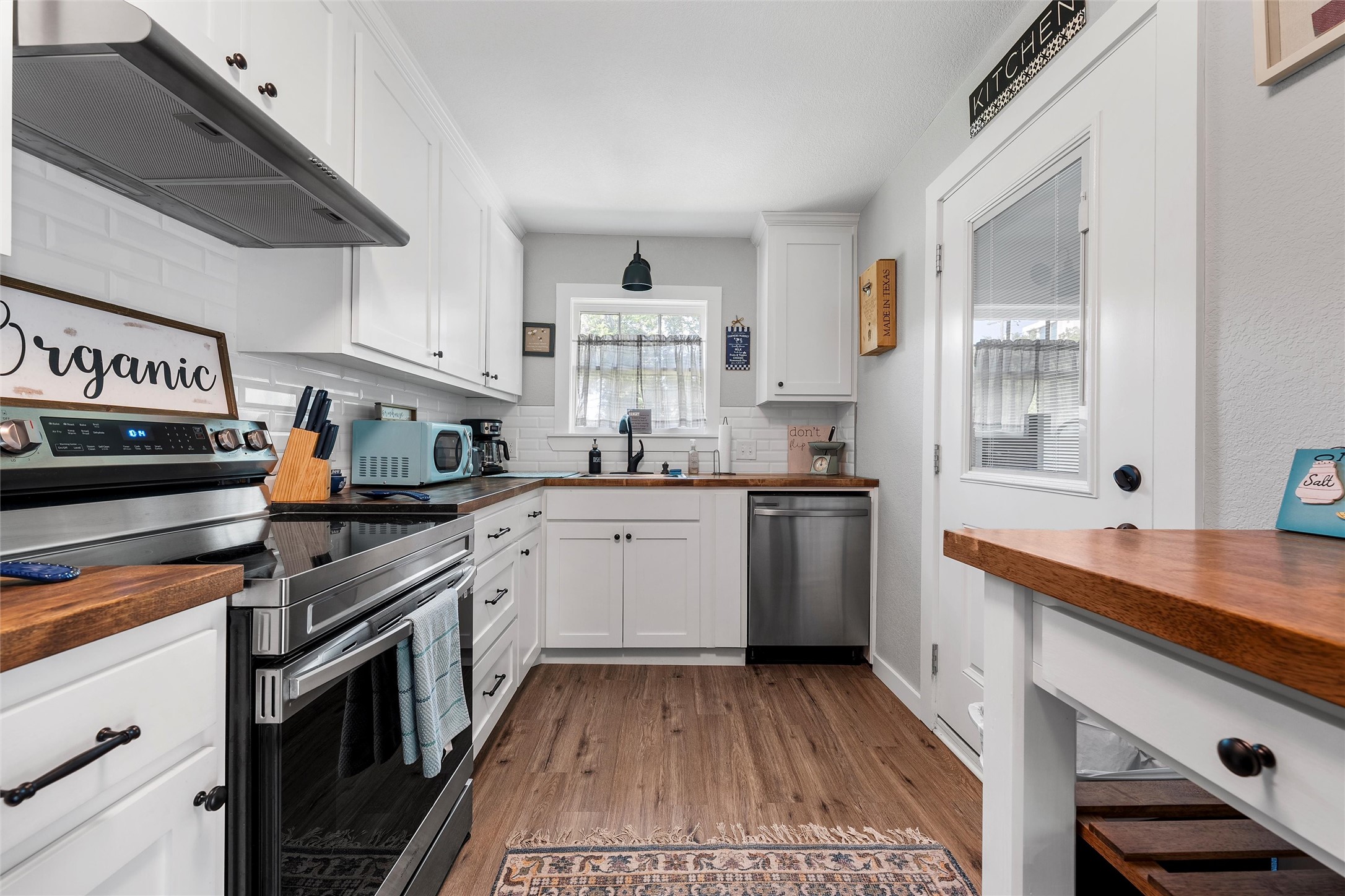 3017 Live Oak Avenue