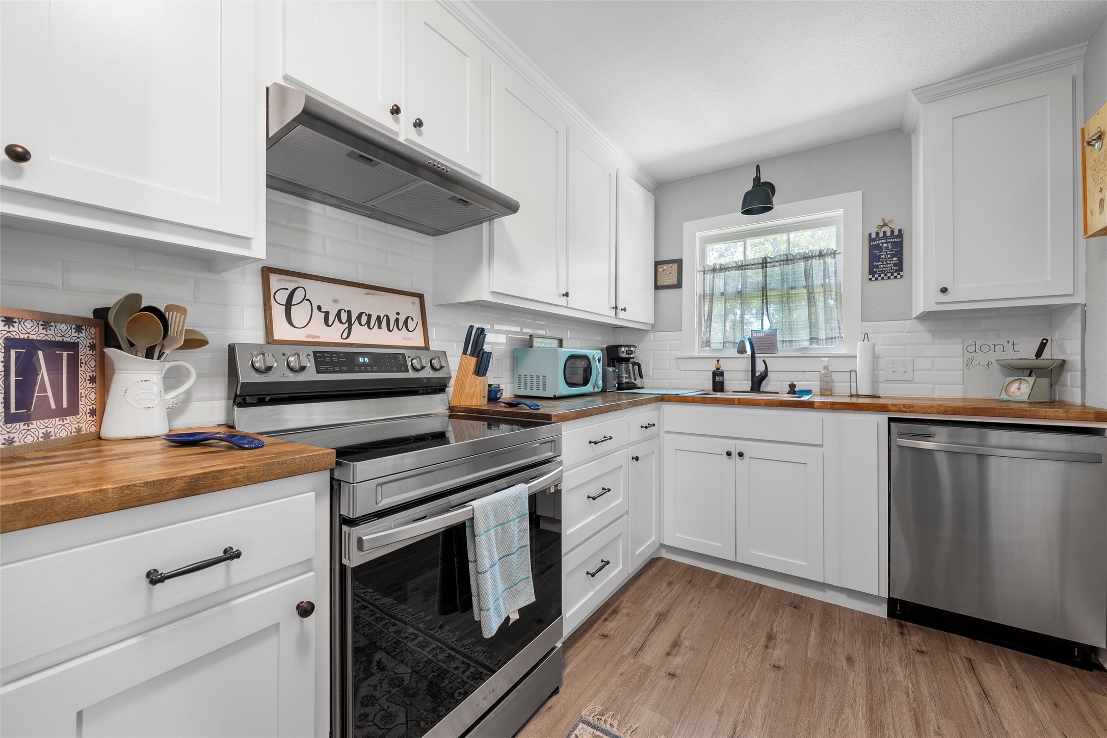 3017 Live Oak Avenue