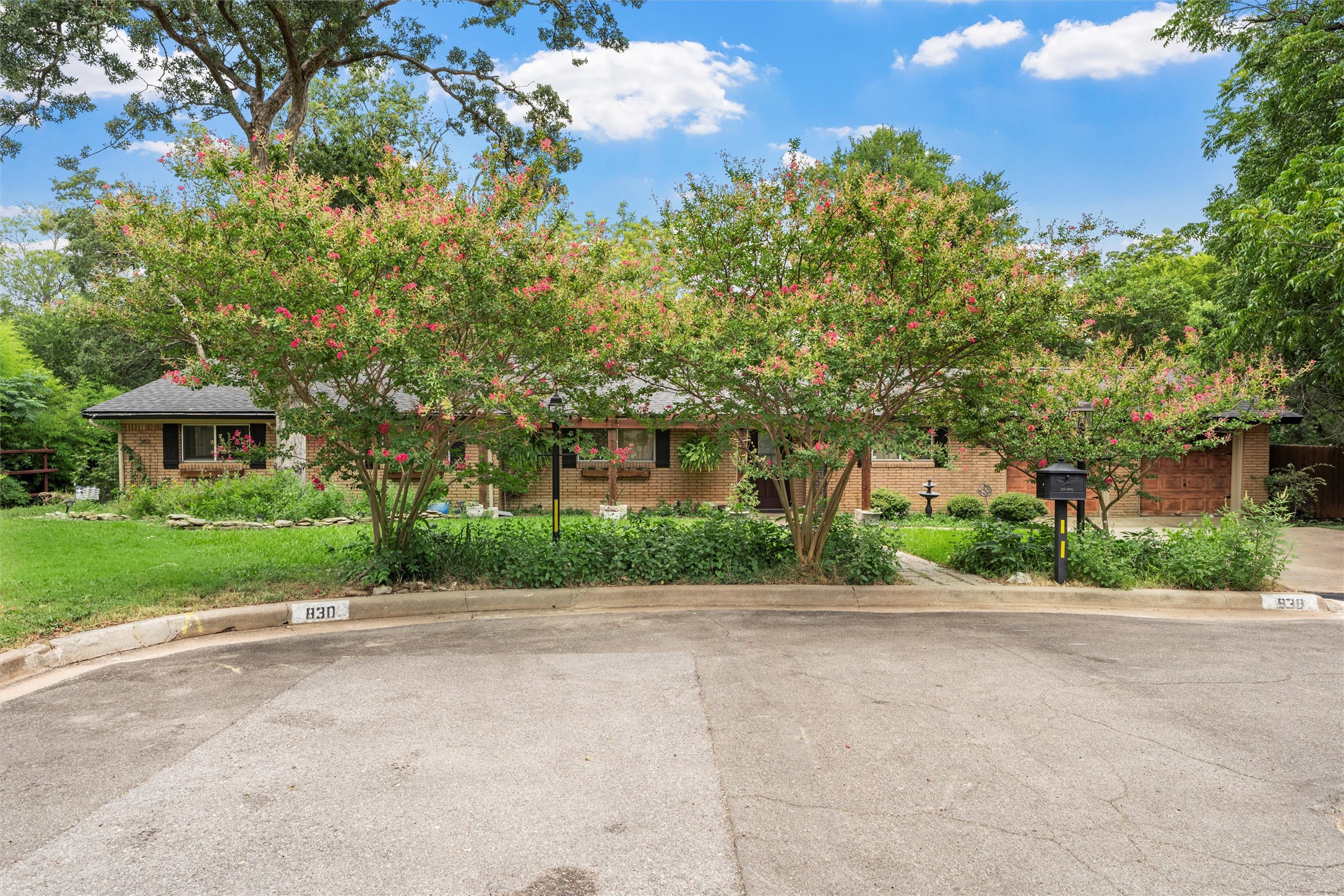 830 Arliss Drive