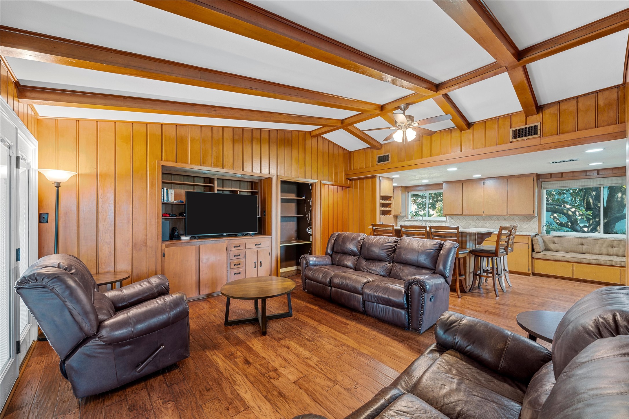 1302 E Elm Street