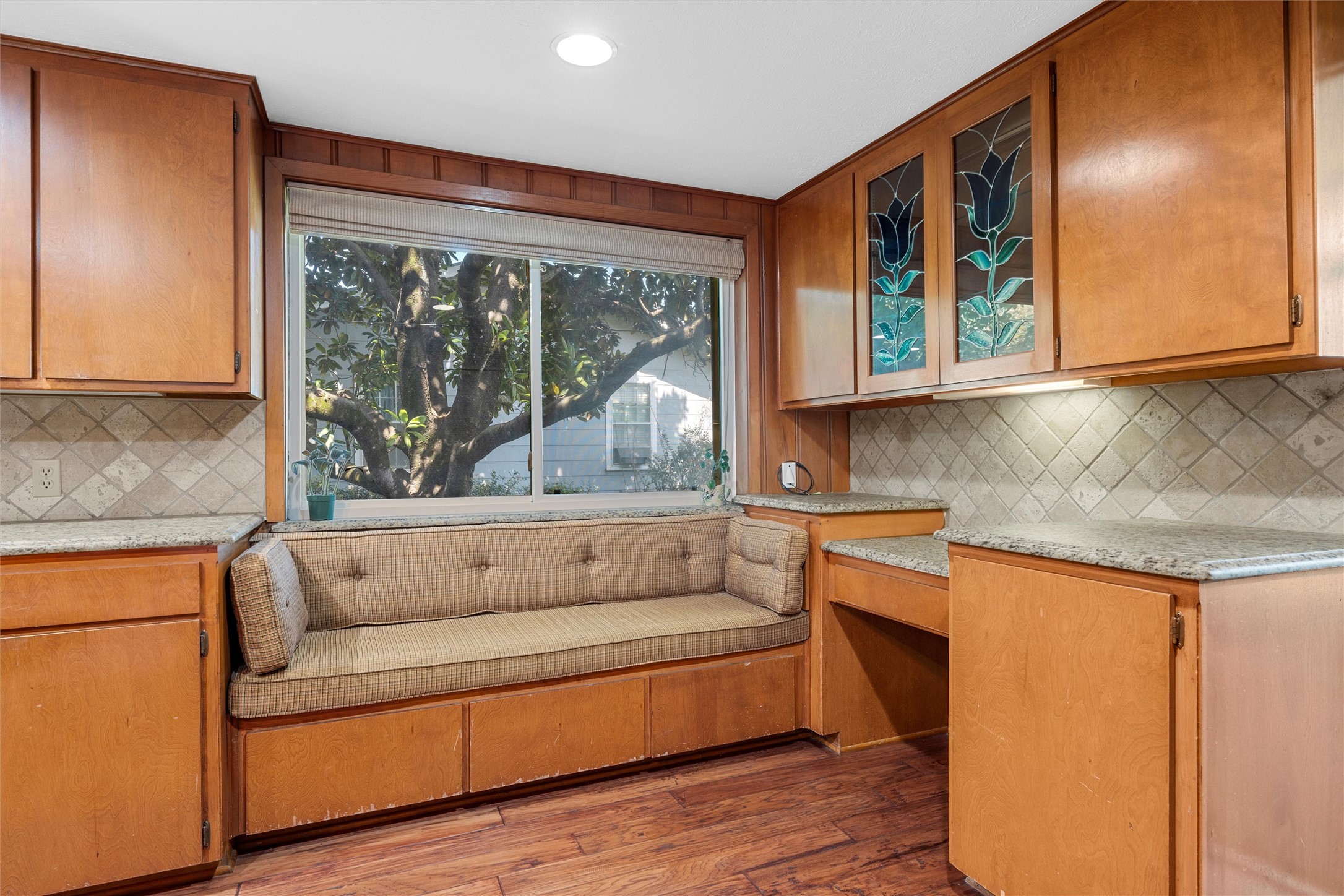 1302 E Elm Street