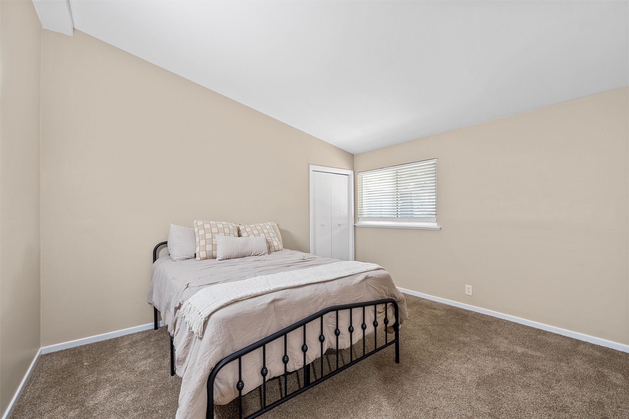 1302 E Elm Street