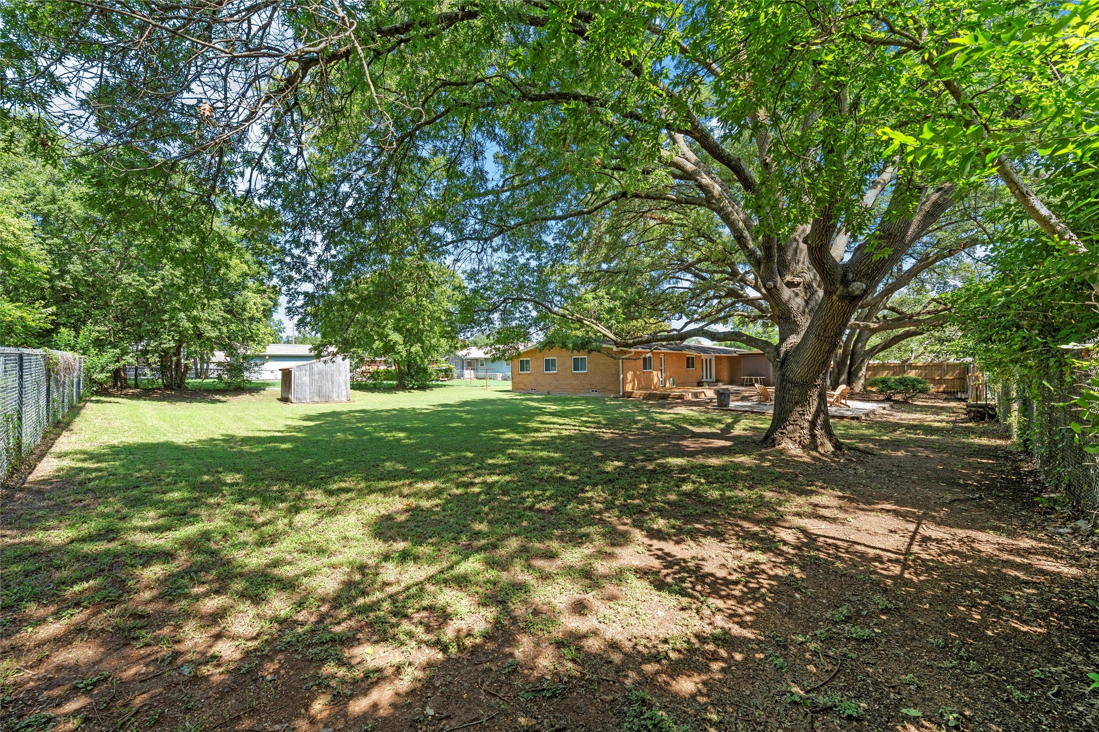 1302 E Elm Street