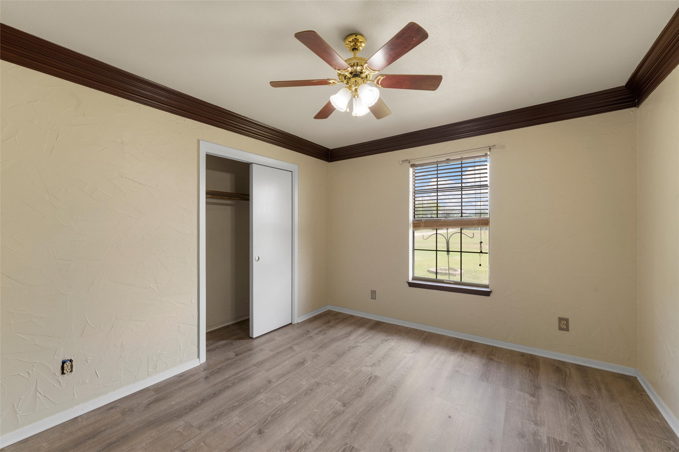 3433 W Tours Road