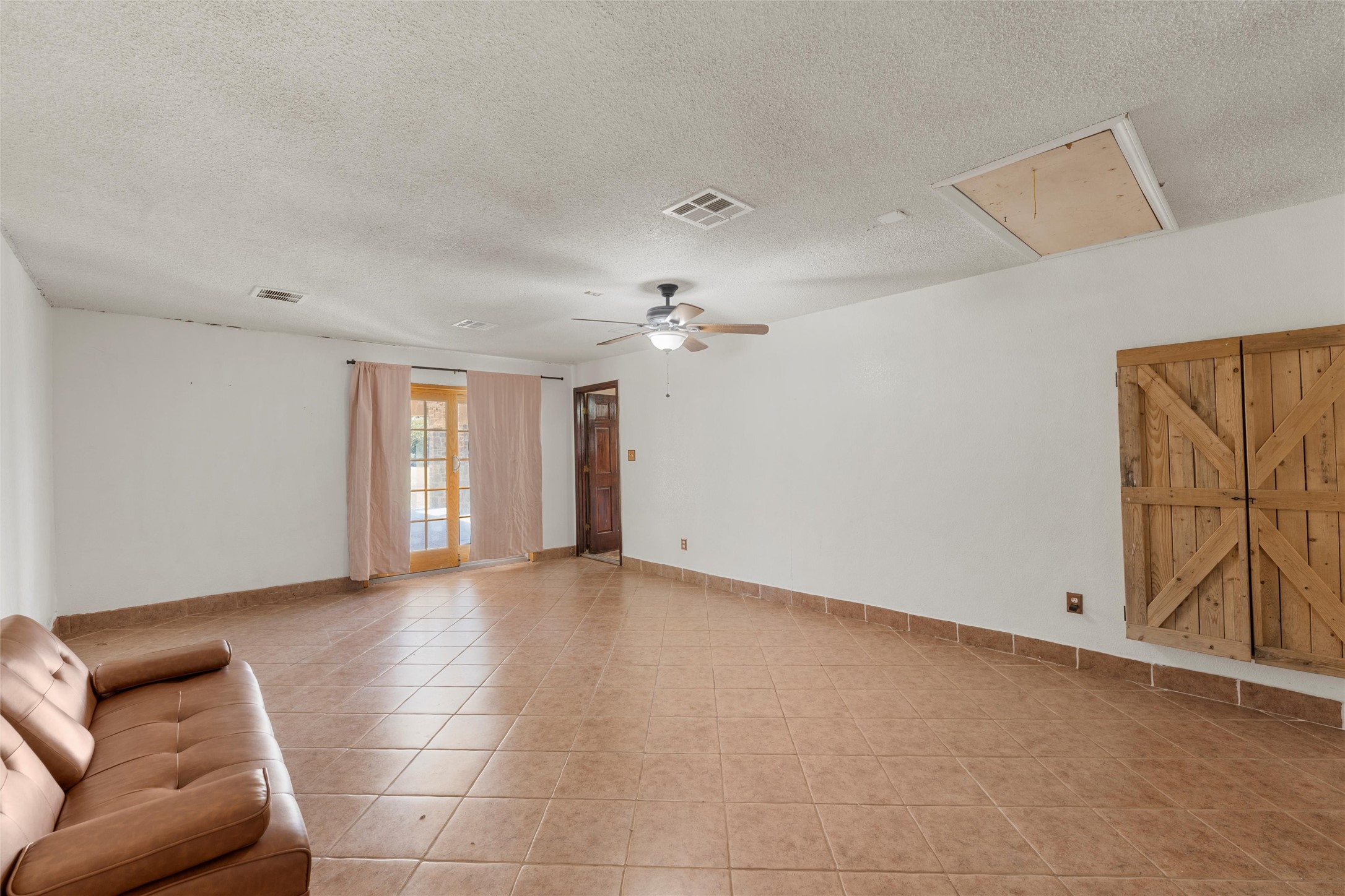 3433 W Tours Road