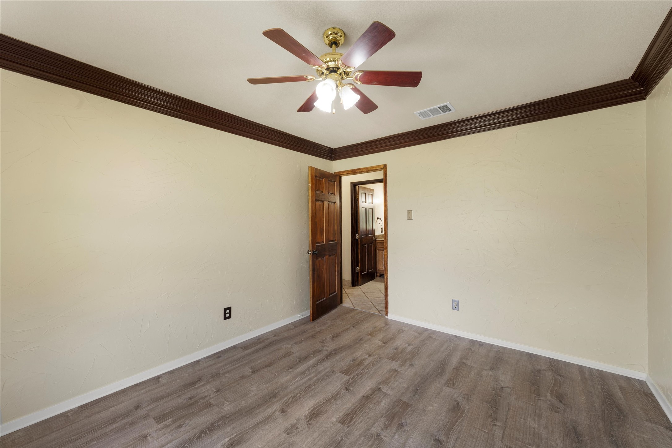 3433 W Tours Road