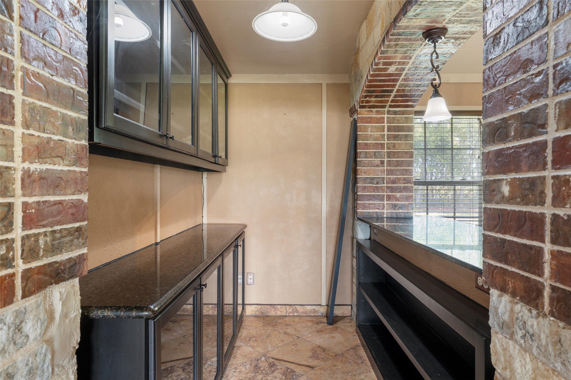 3433 W Tours Road