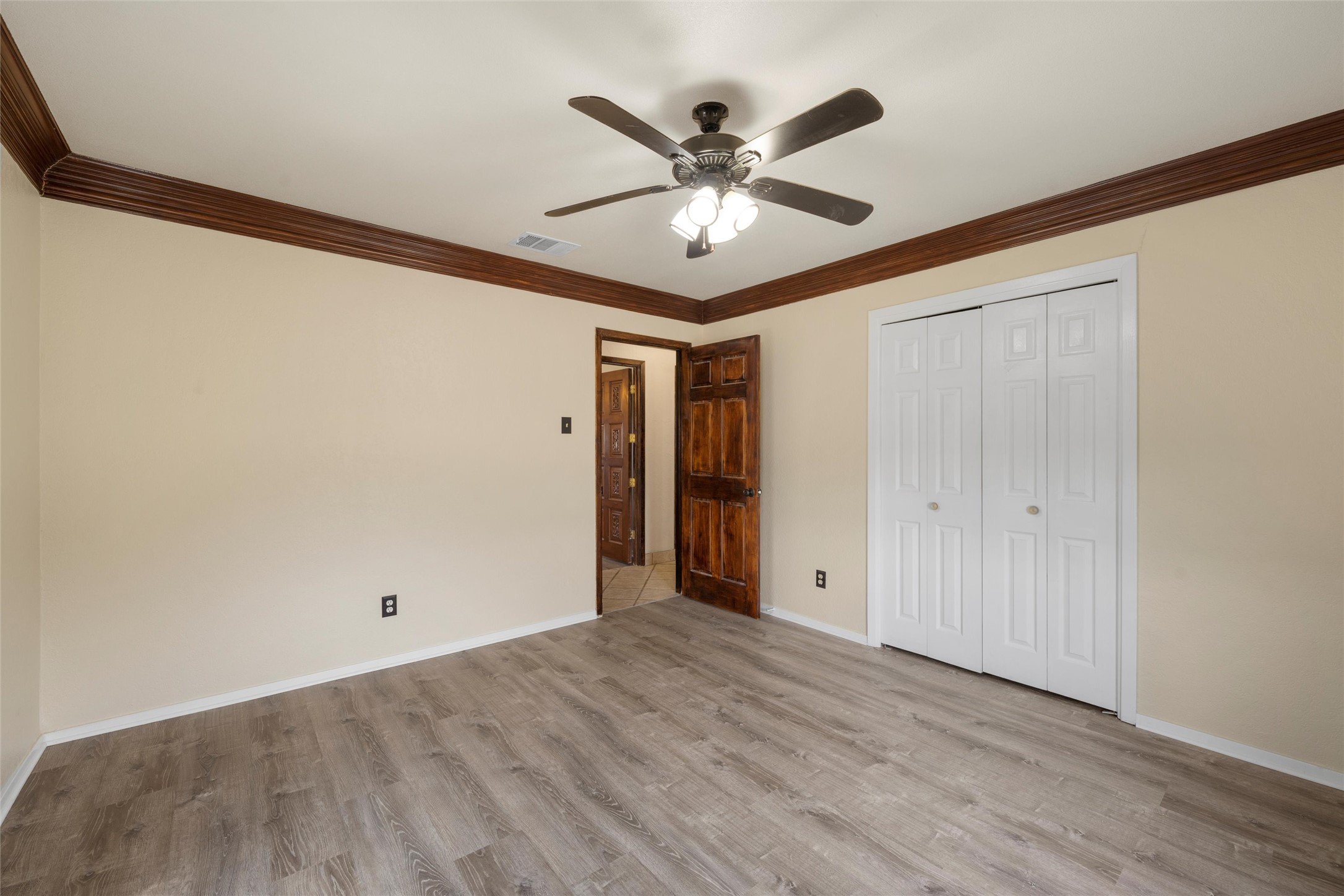 3433 W Tours Road