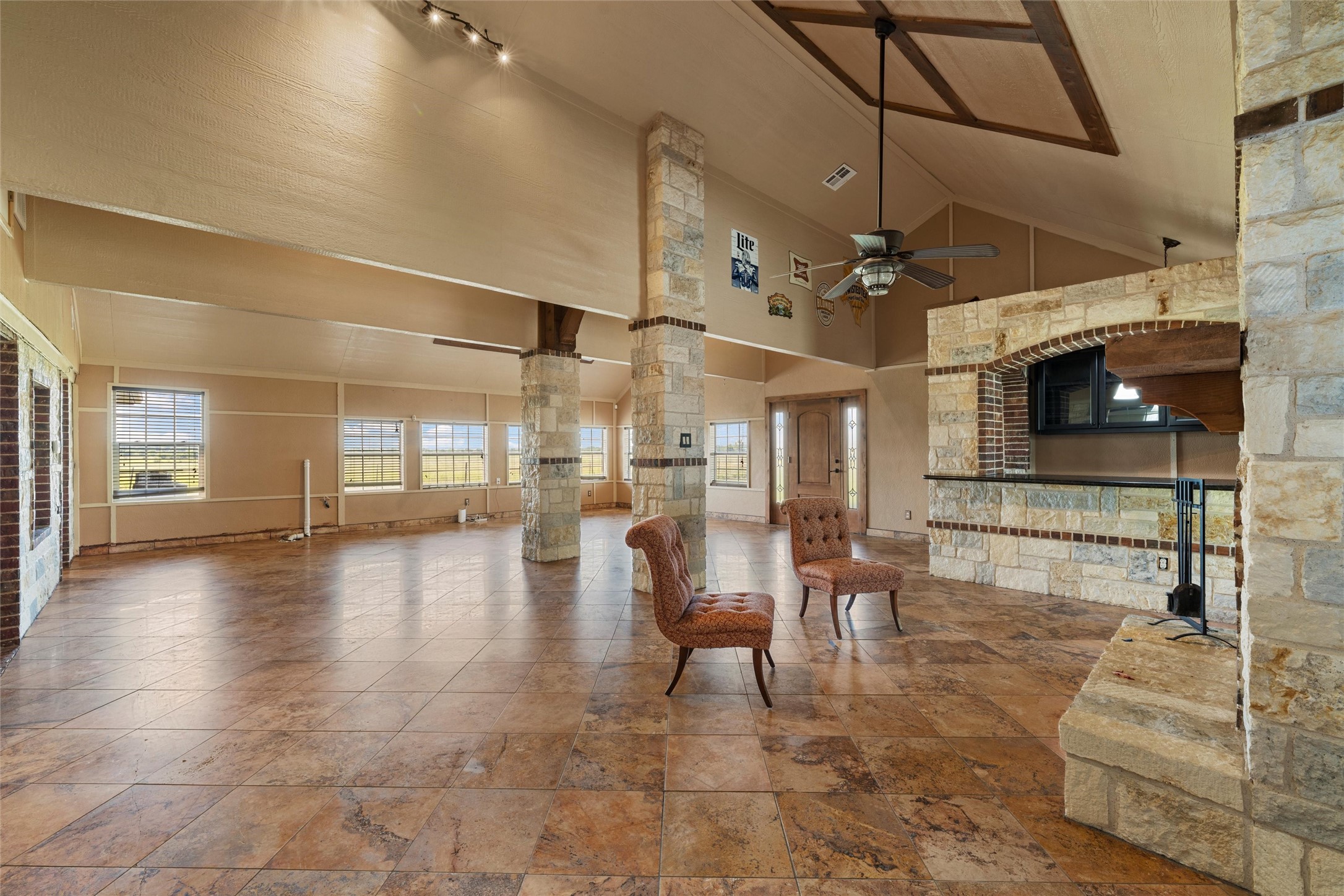3433 W Tours Road