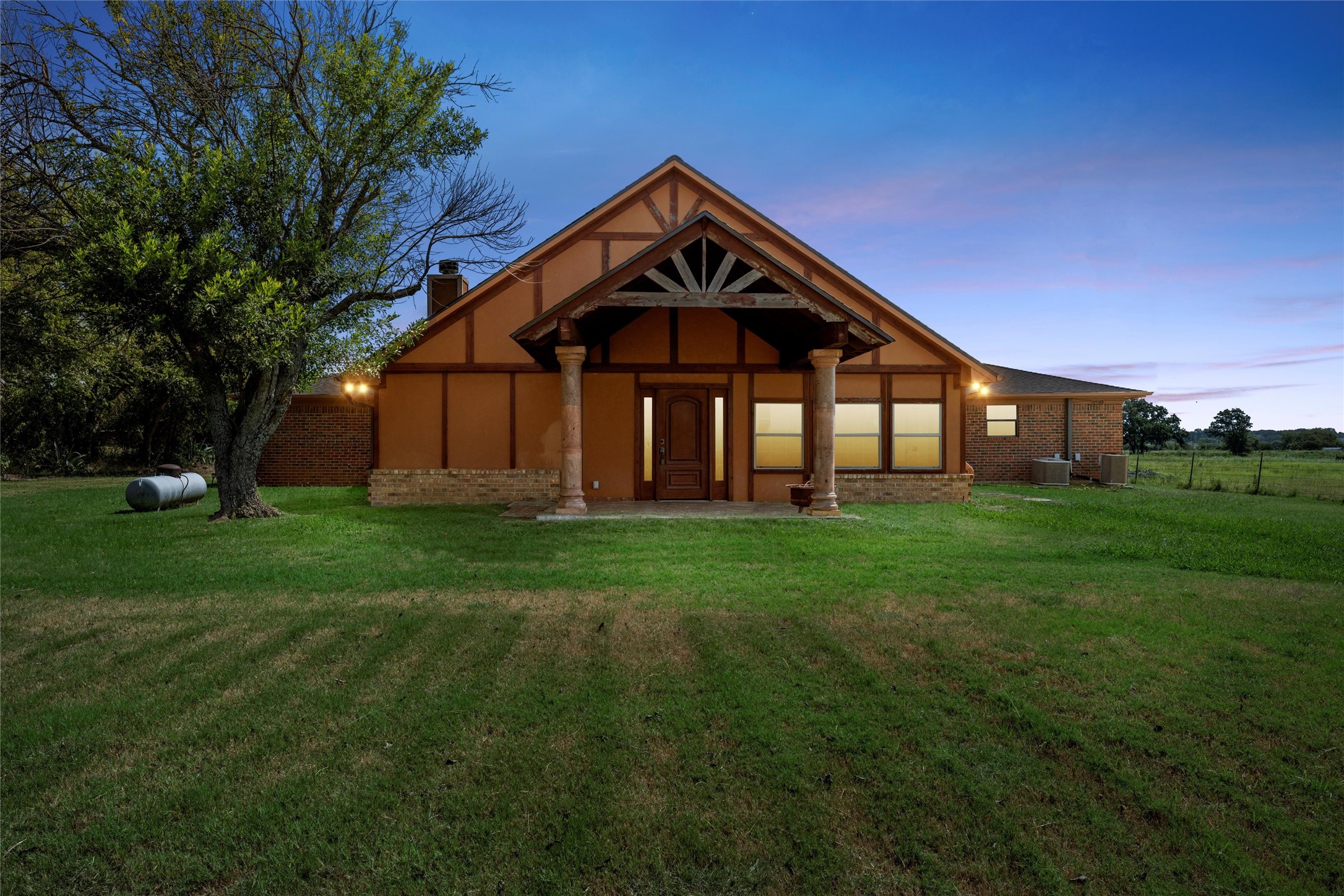 3433 W Tours Road