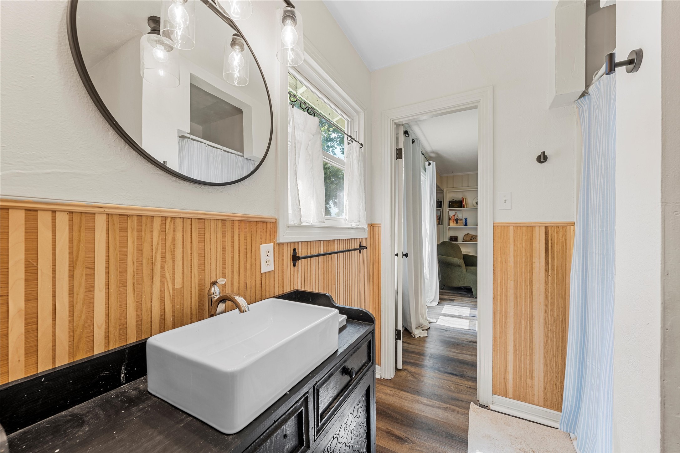 703 E Hackberry Street