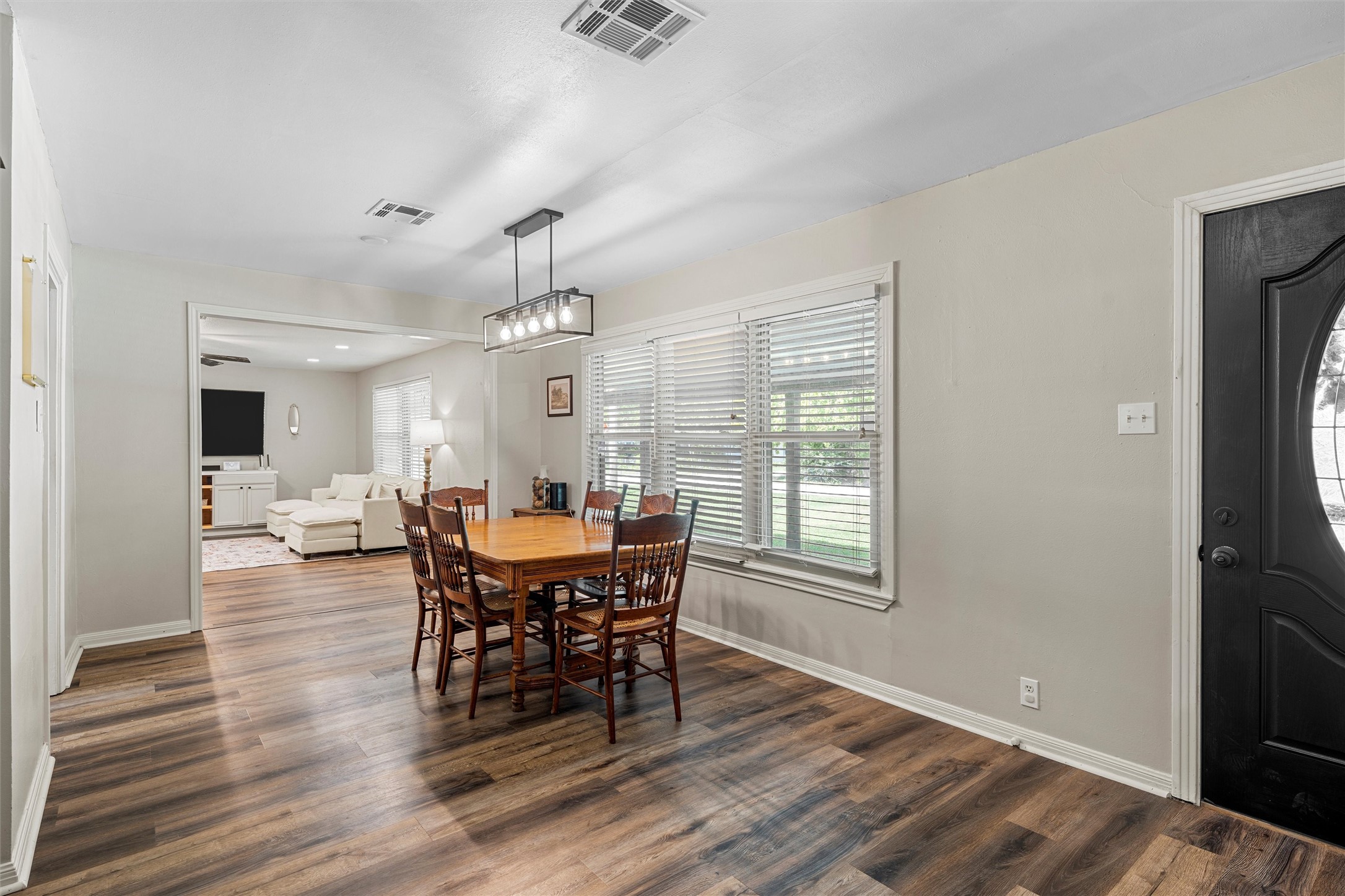 703 E Hackberry Street