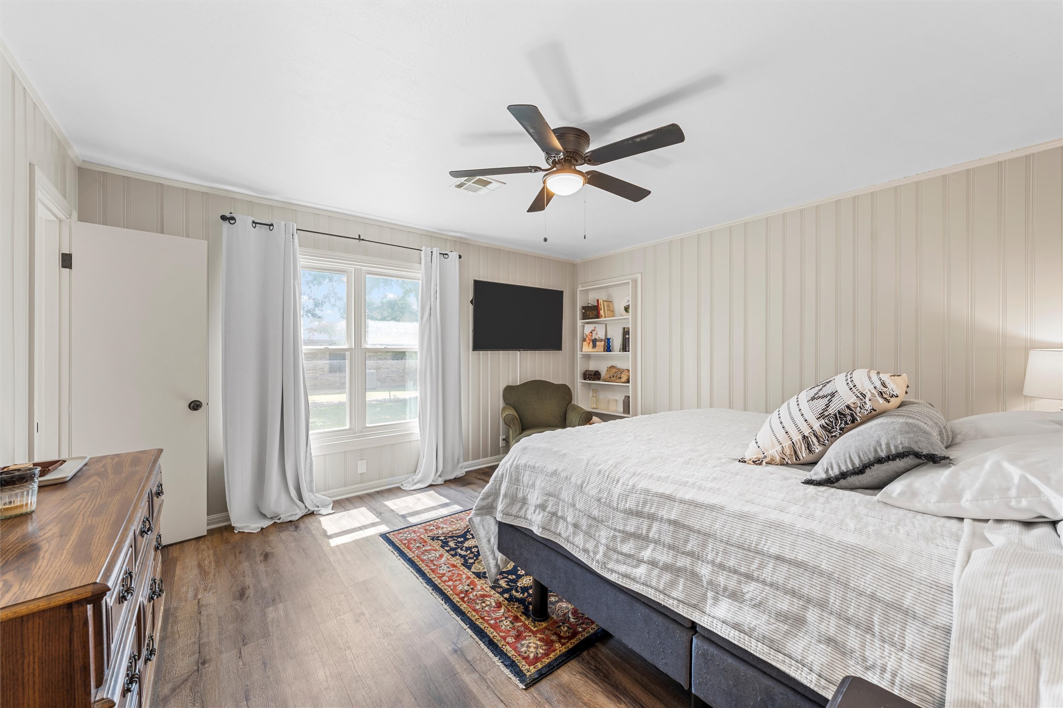 703 E Hackberry Street