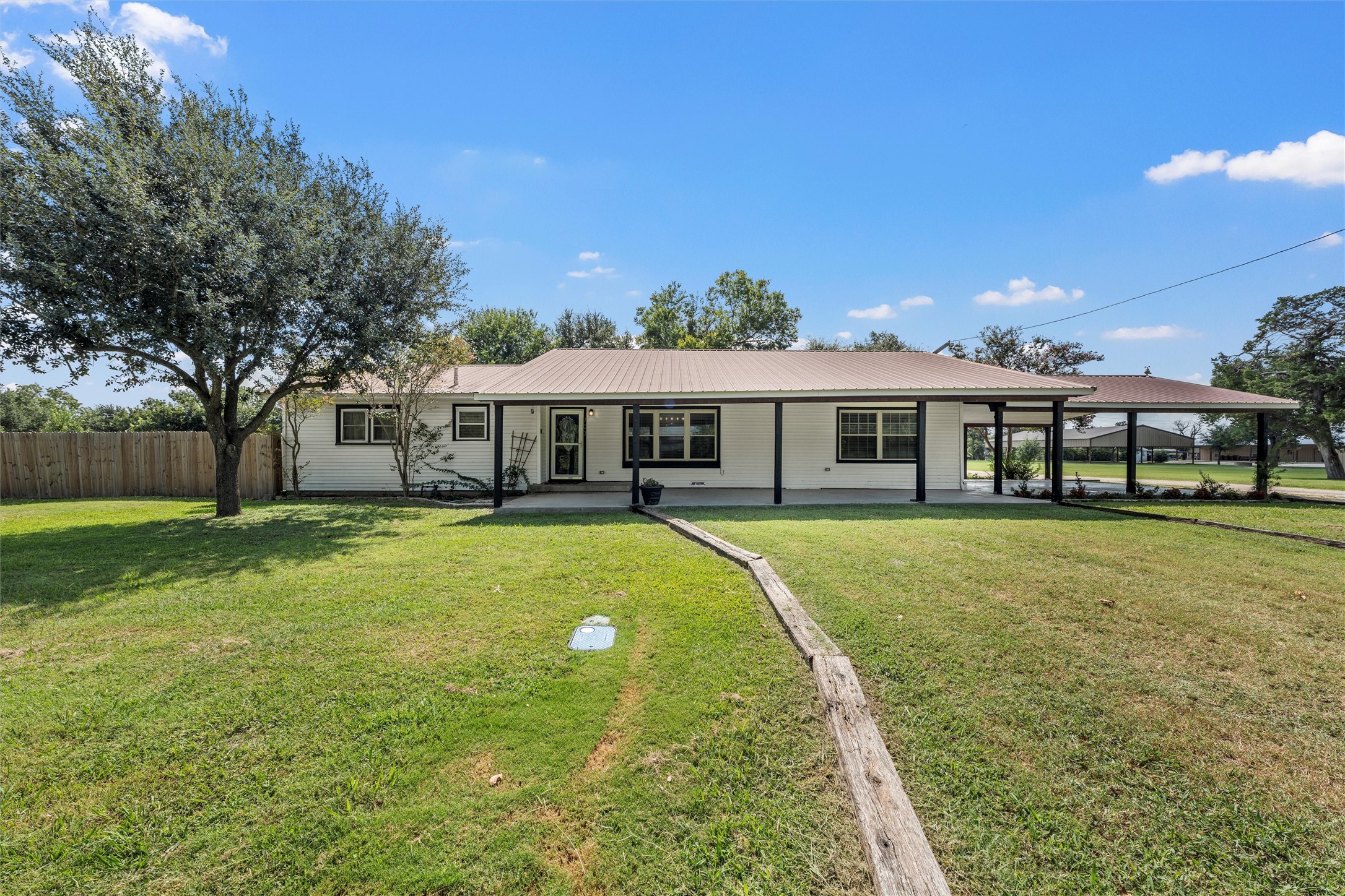 703 E Hackberry Street