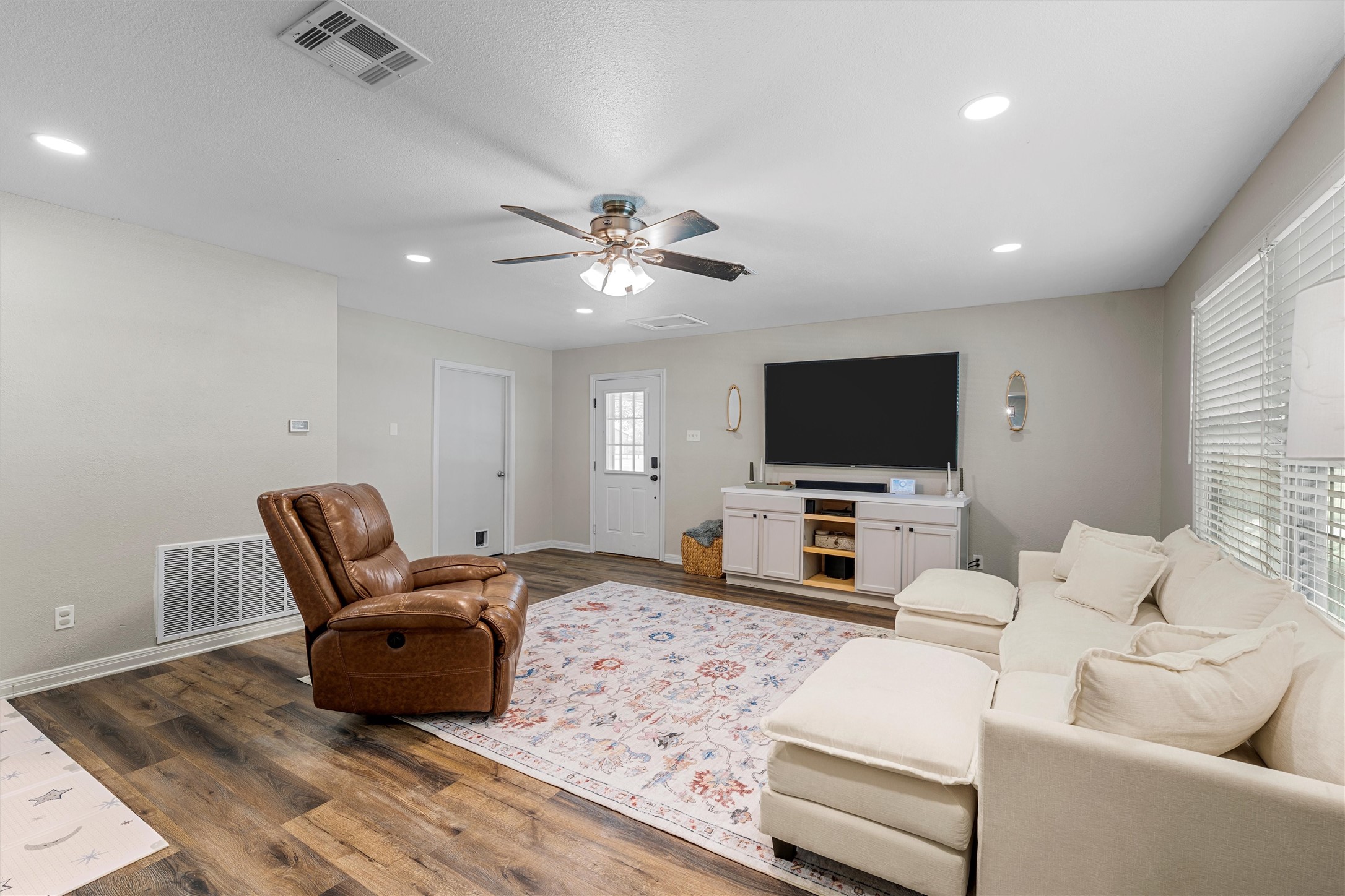 703 E Hackberry Street