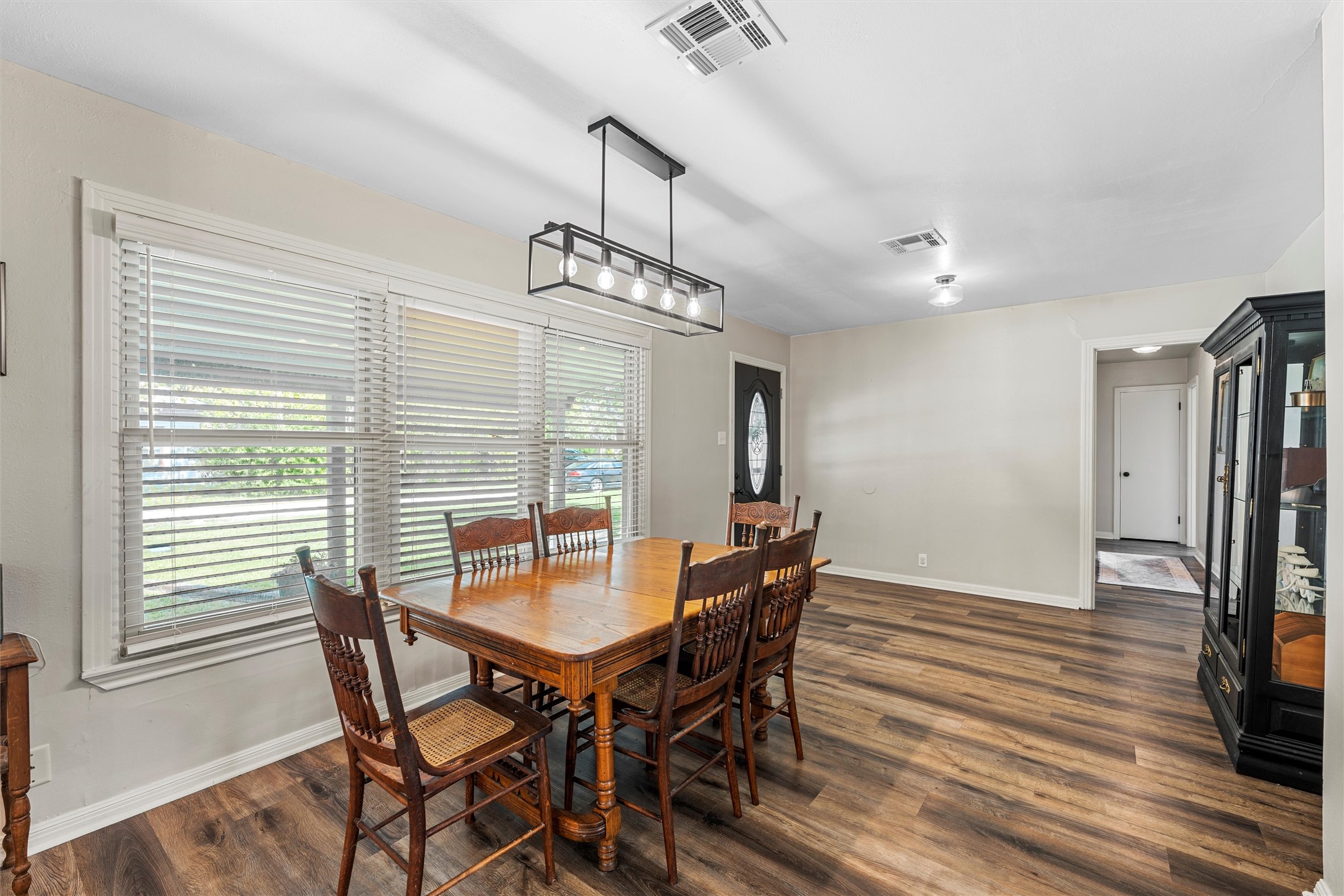 703 E Hackberry Street