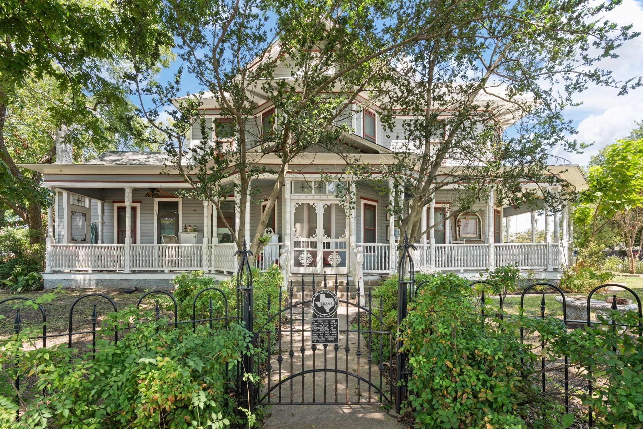 200 4th Street