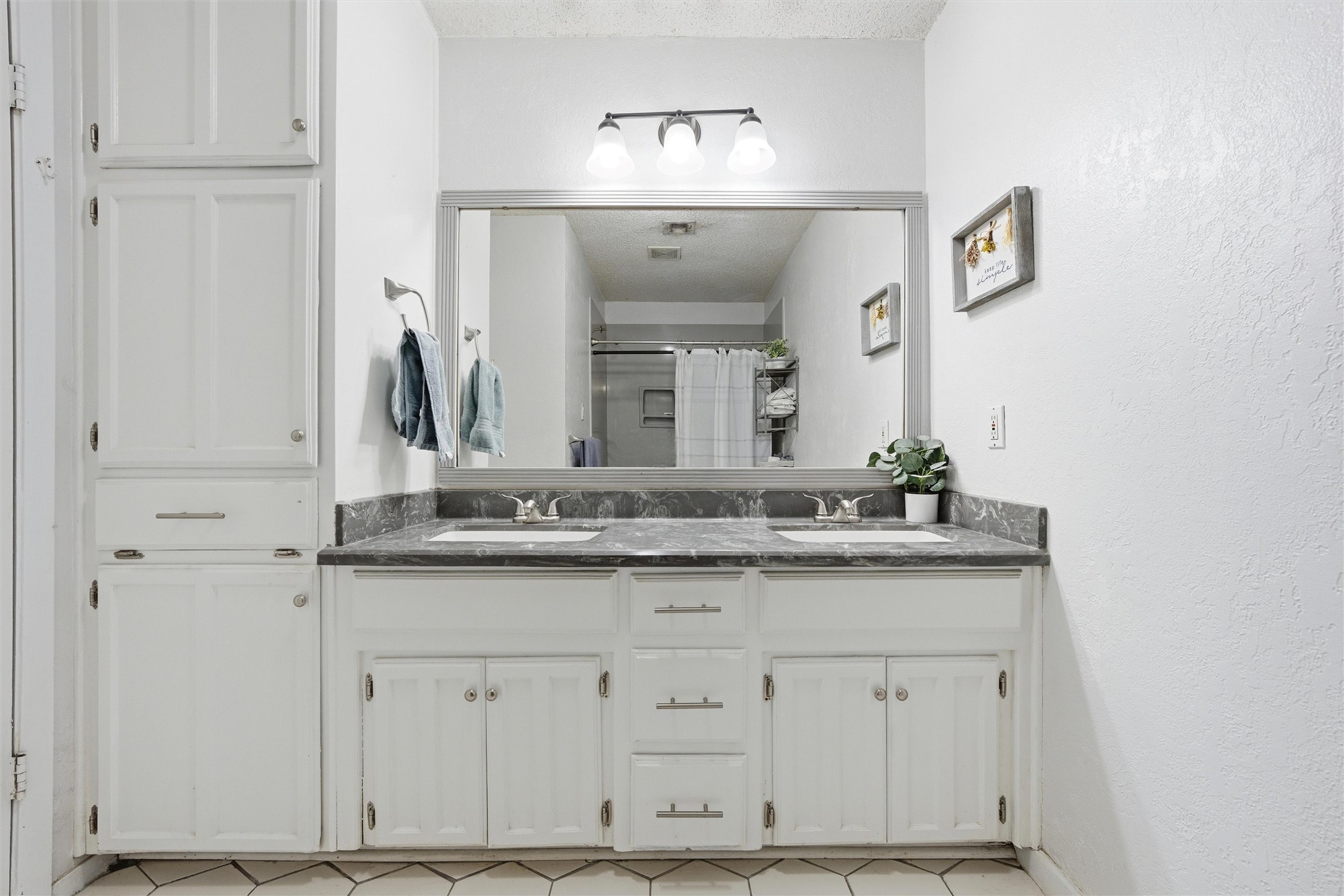 109 E Moonlight Drive