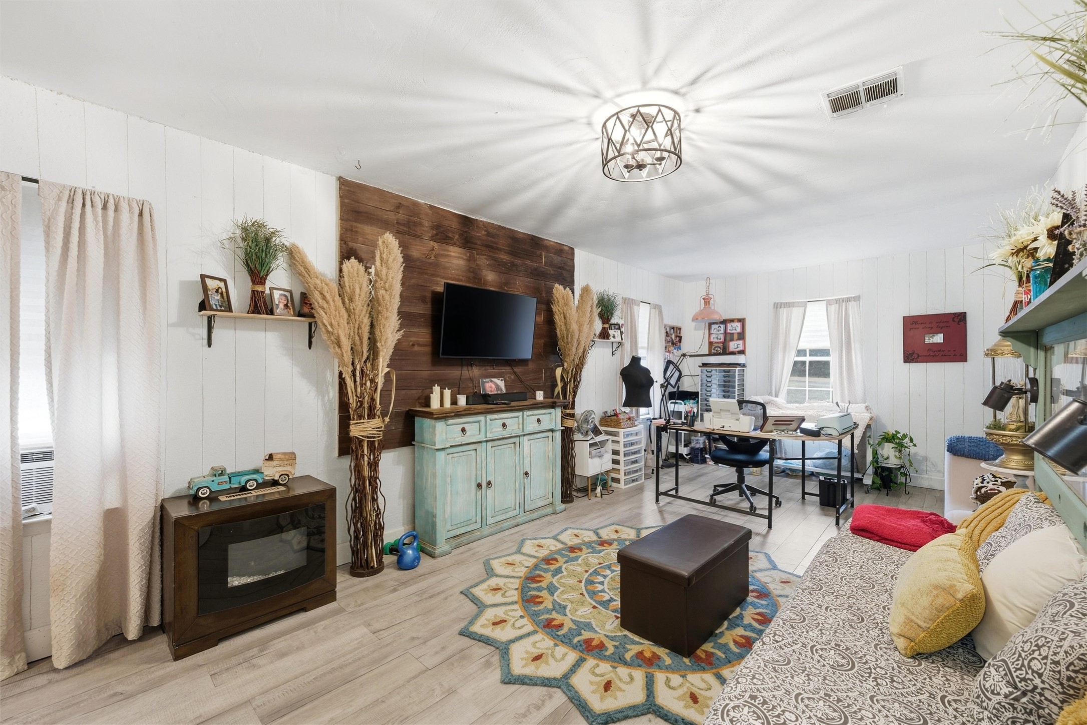 109 E Moonlight Drive