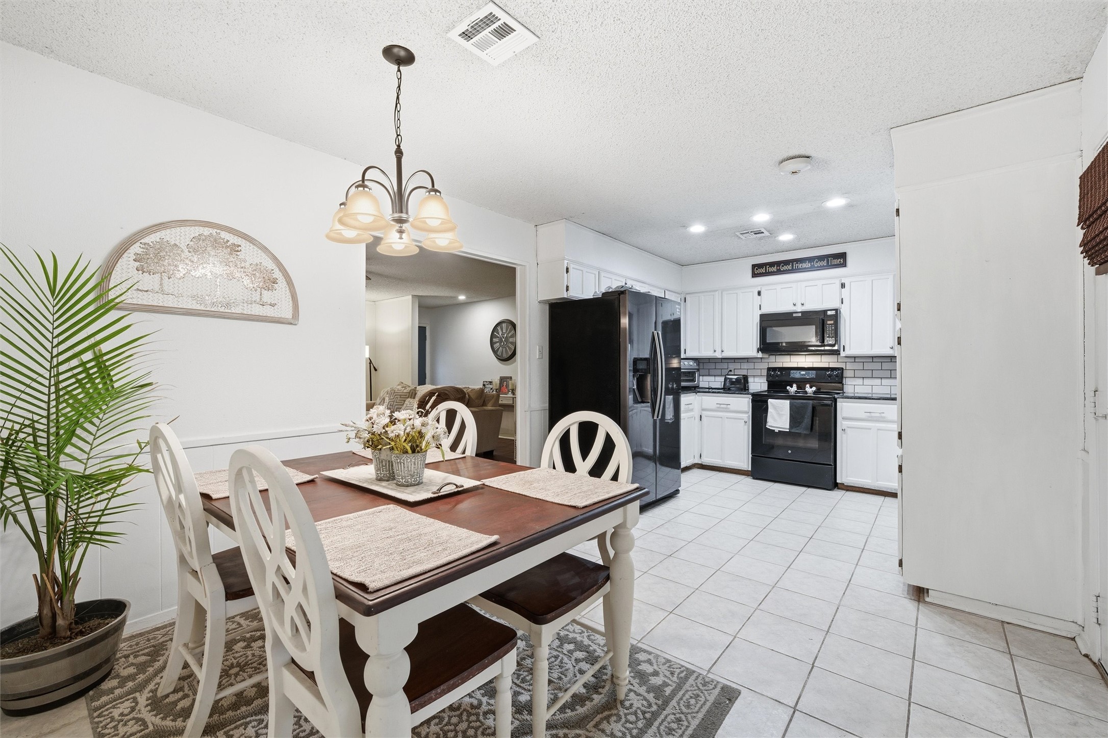 109 E Moonlight Drive