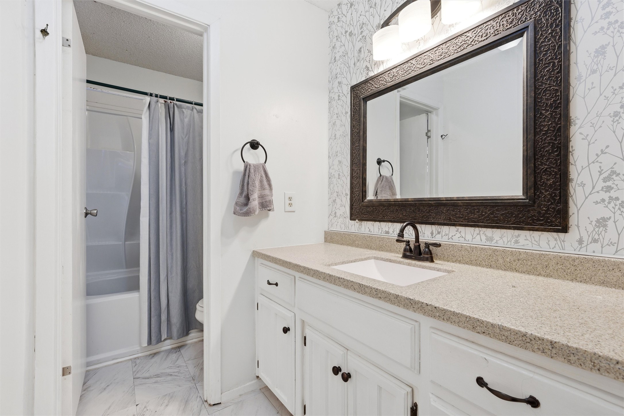 109 E Moonlight Drive