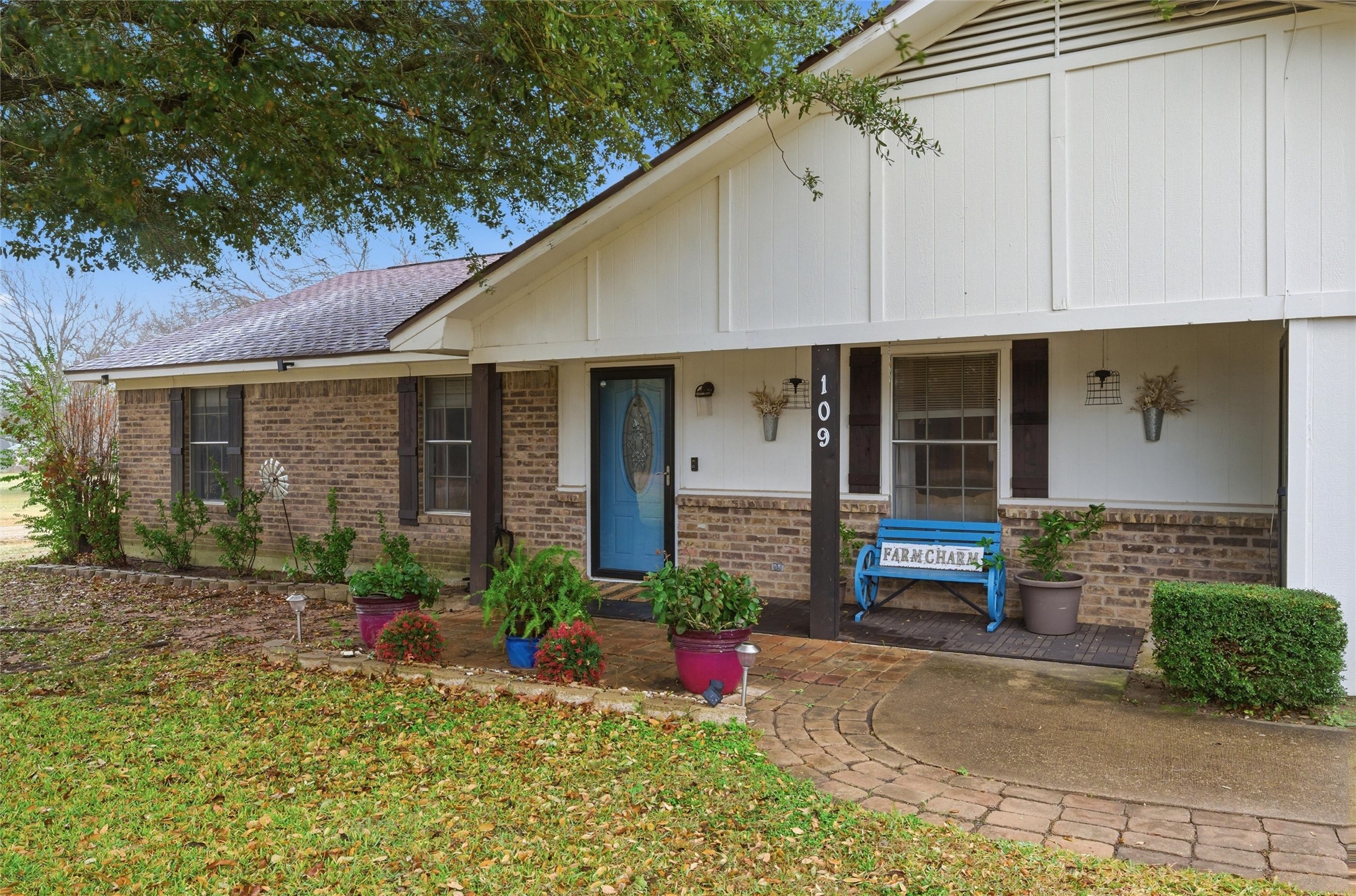 109 E Moonlight Drive