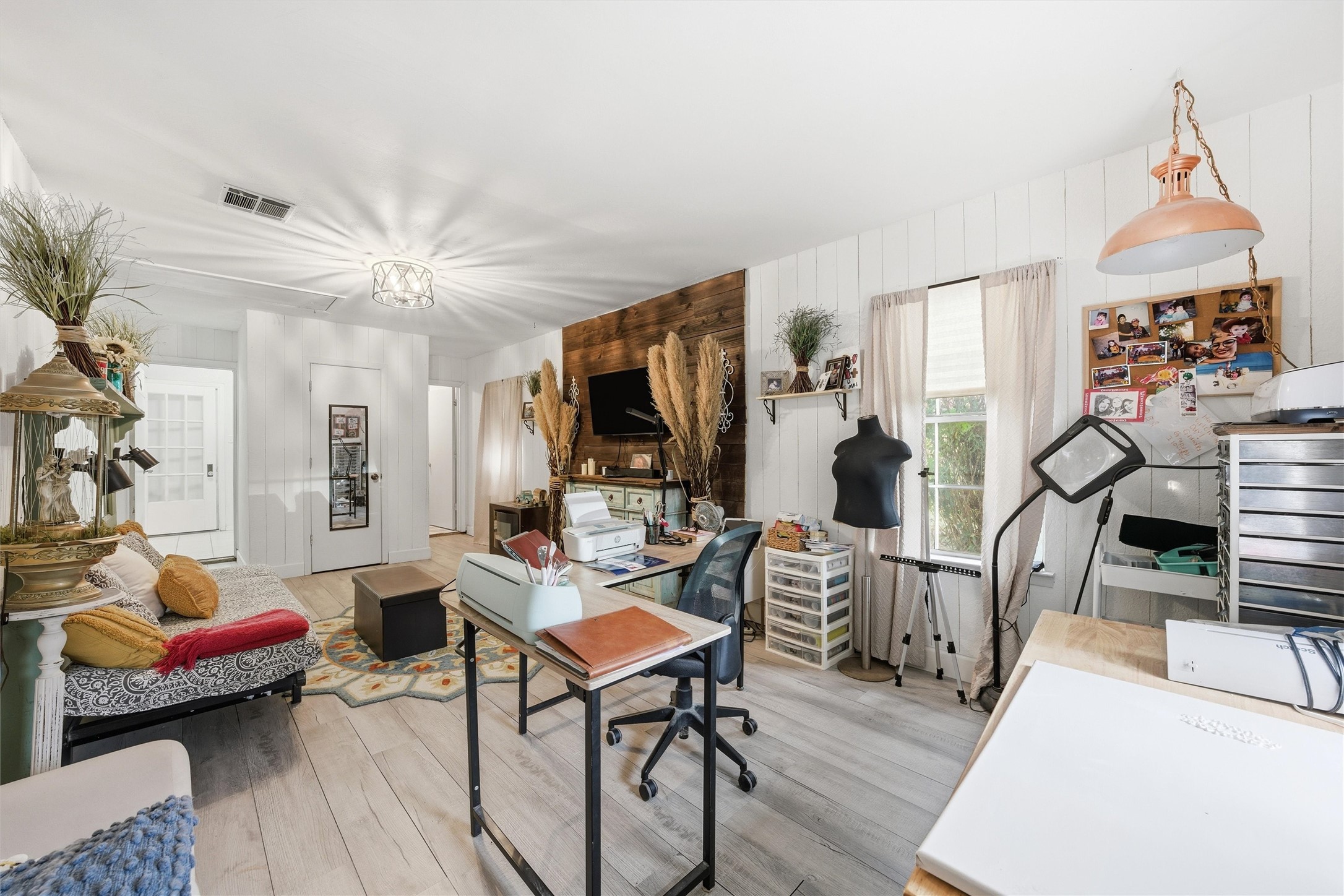 109 E Moonlight Drive