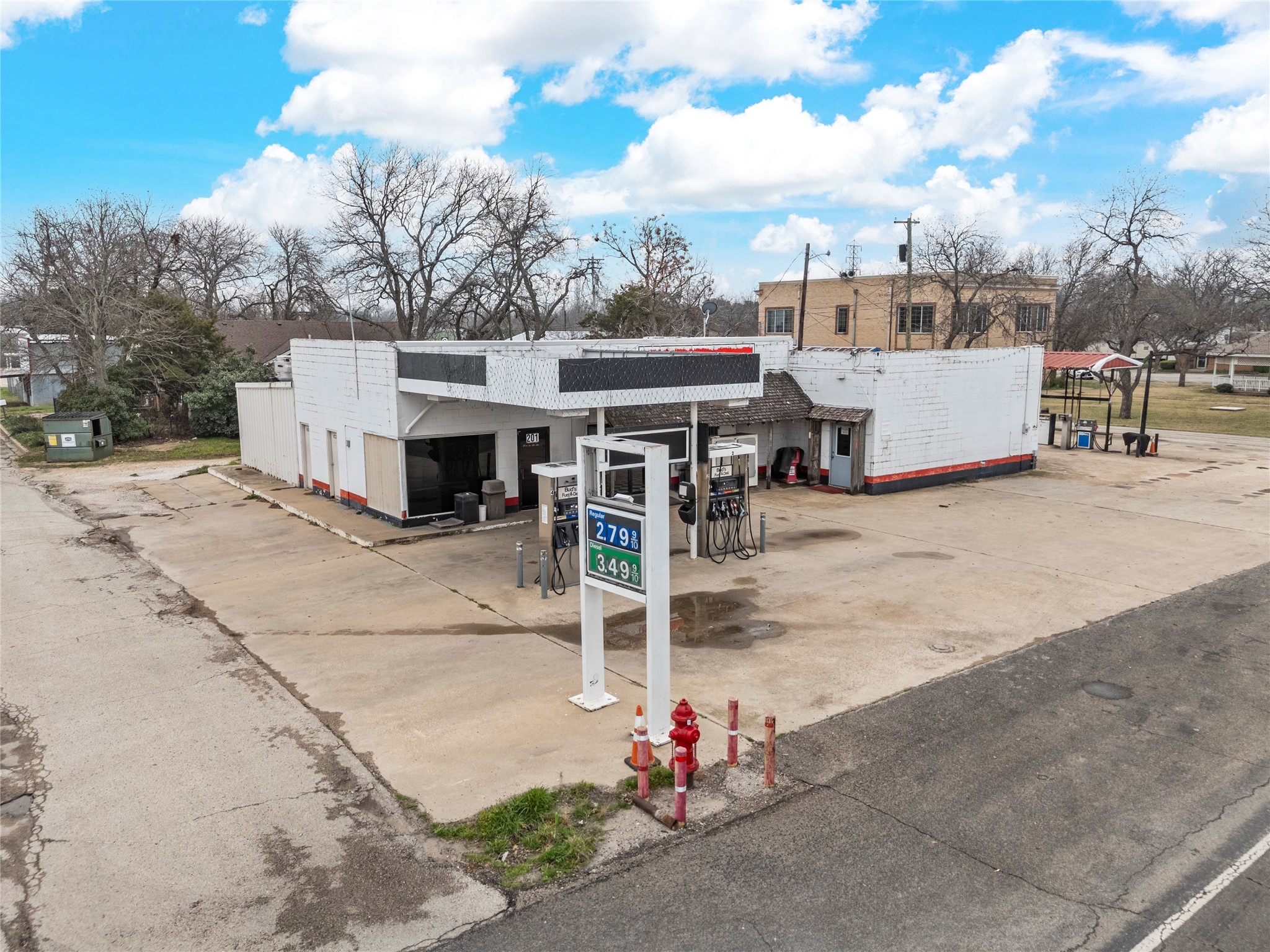 201 W Oak Street
