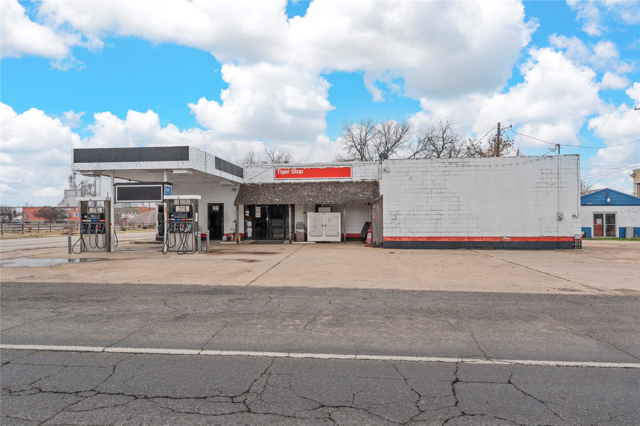 201 W Oak Street