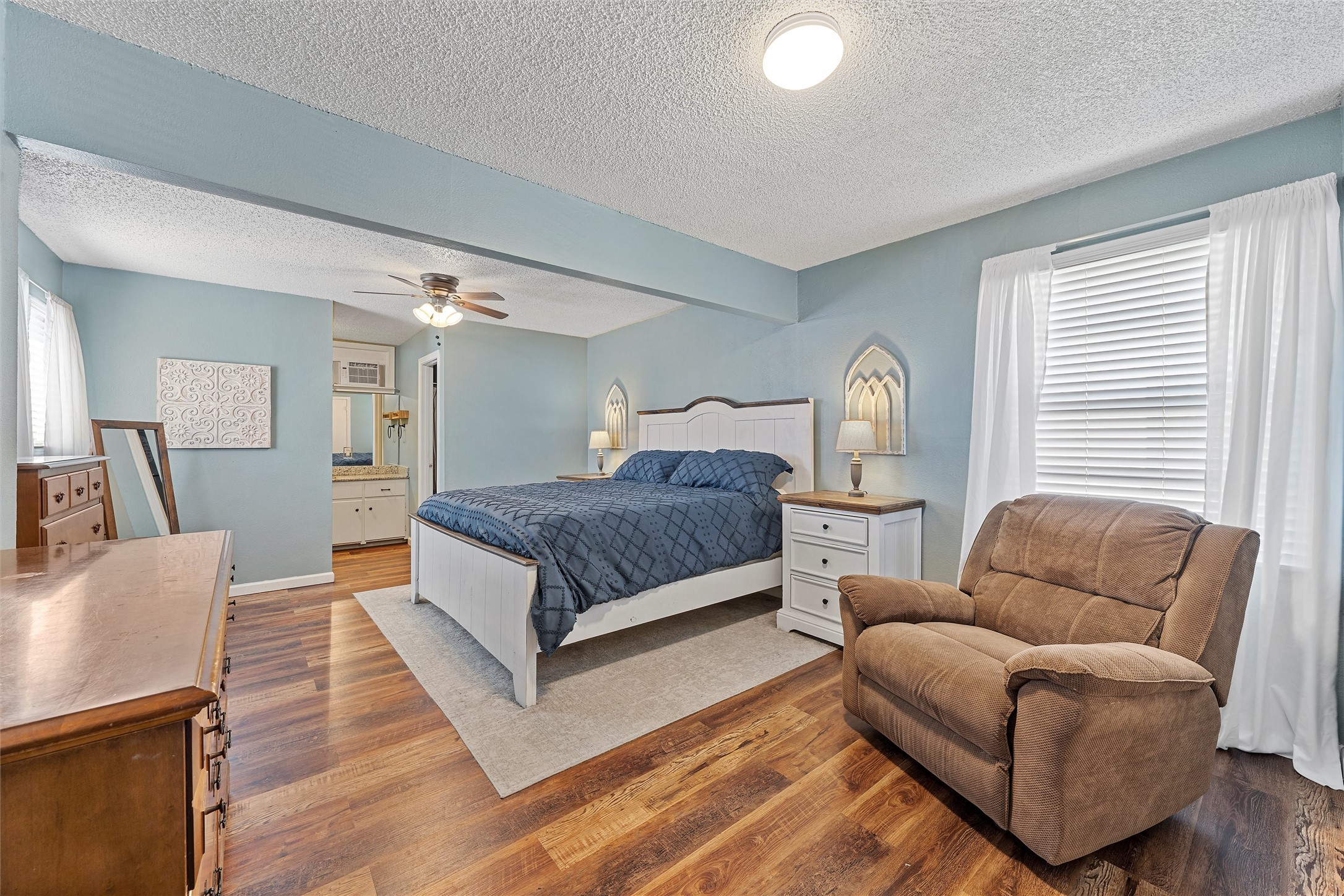 216 Avenue I