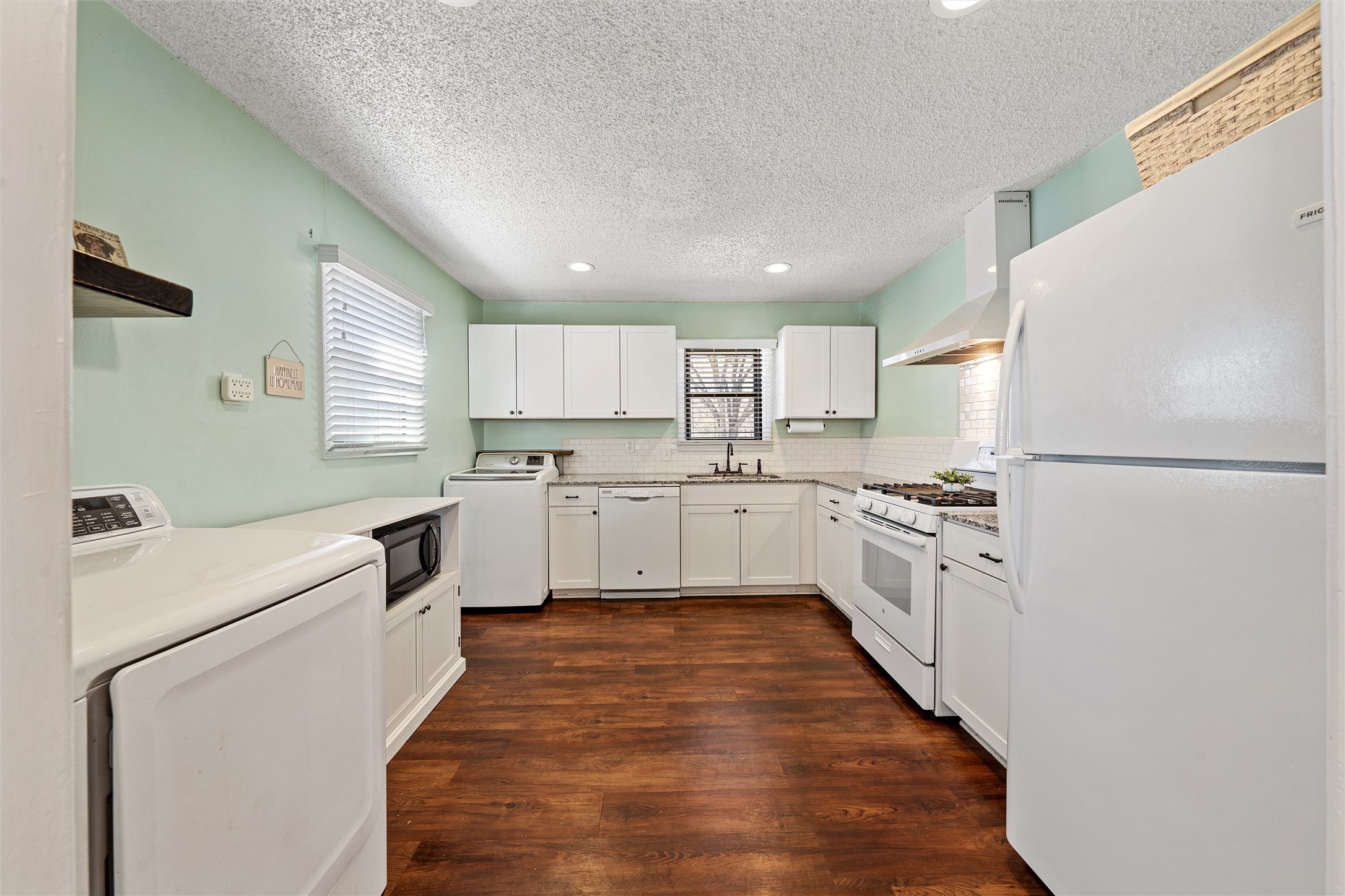 216 Avenue I