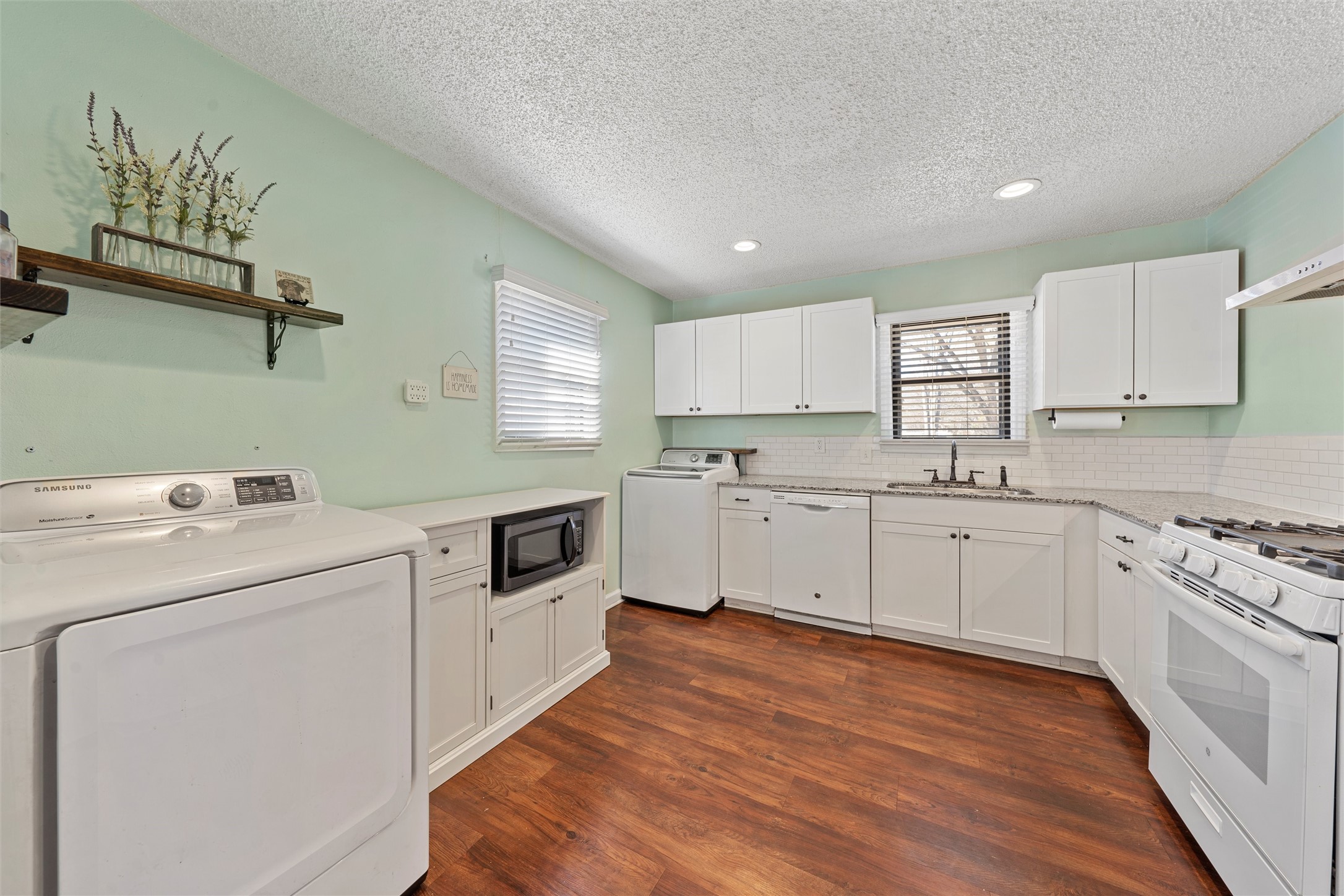 216 Avenue I