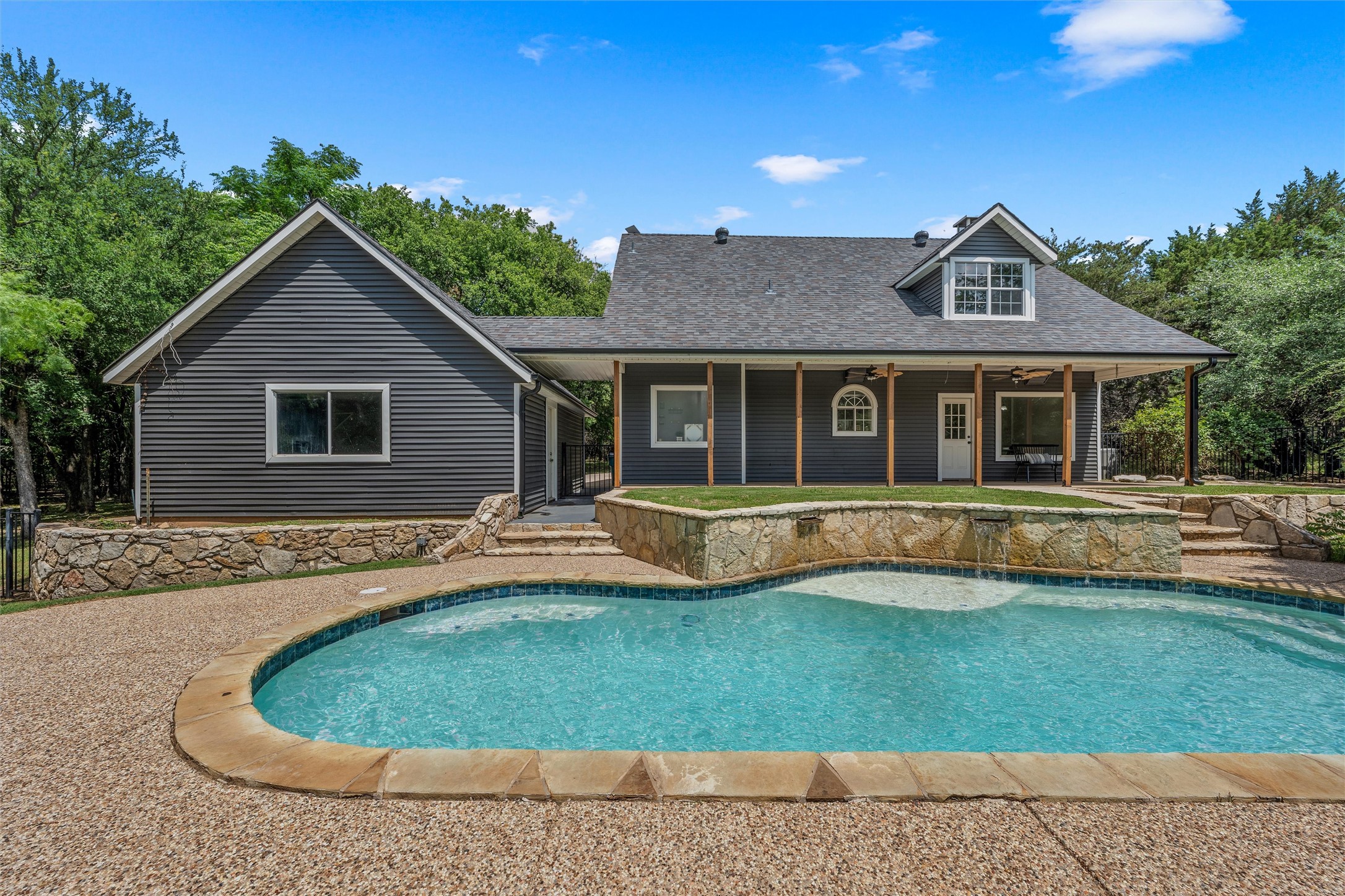 1561 Whitecrest Drive