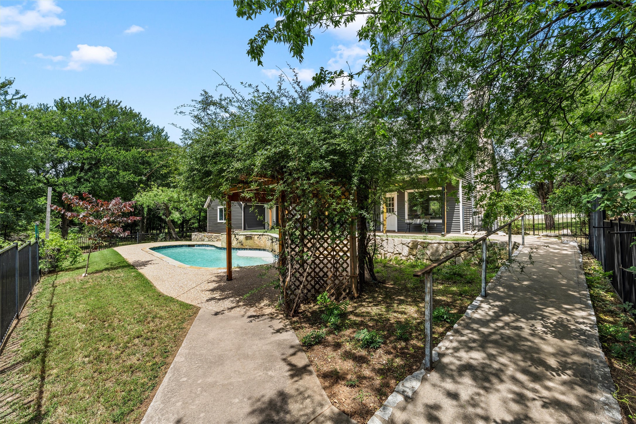 1561 Whitecrest Drive