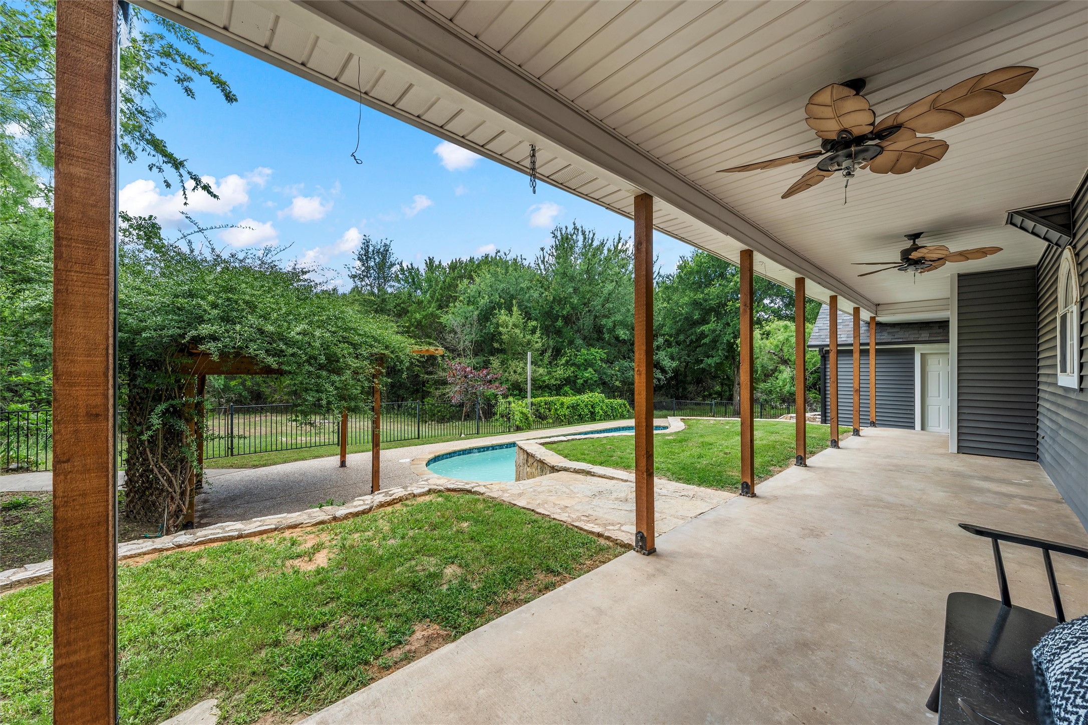 1561 Whitecrest Drive