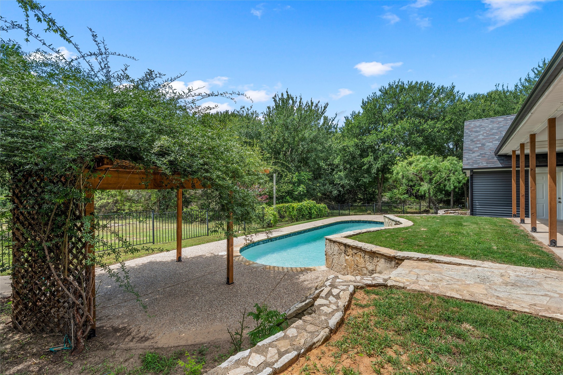 1561 Whitecrest Drive